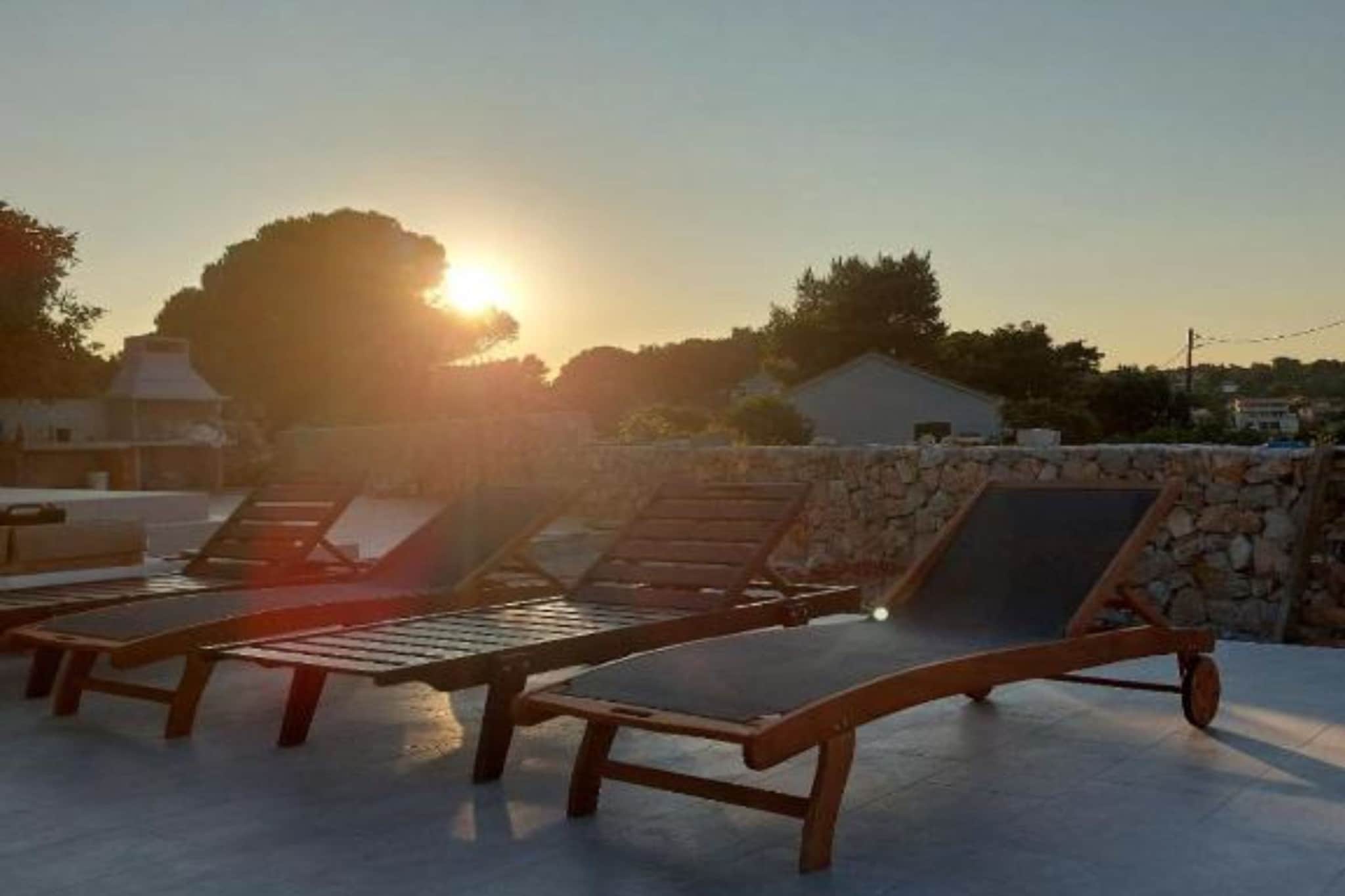 Villa Tamaris - Two Bedroom Holiday Home with Terrace and Swimming pool-Binnen