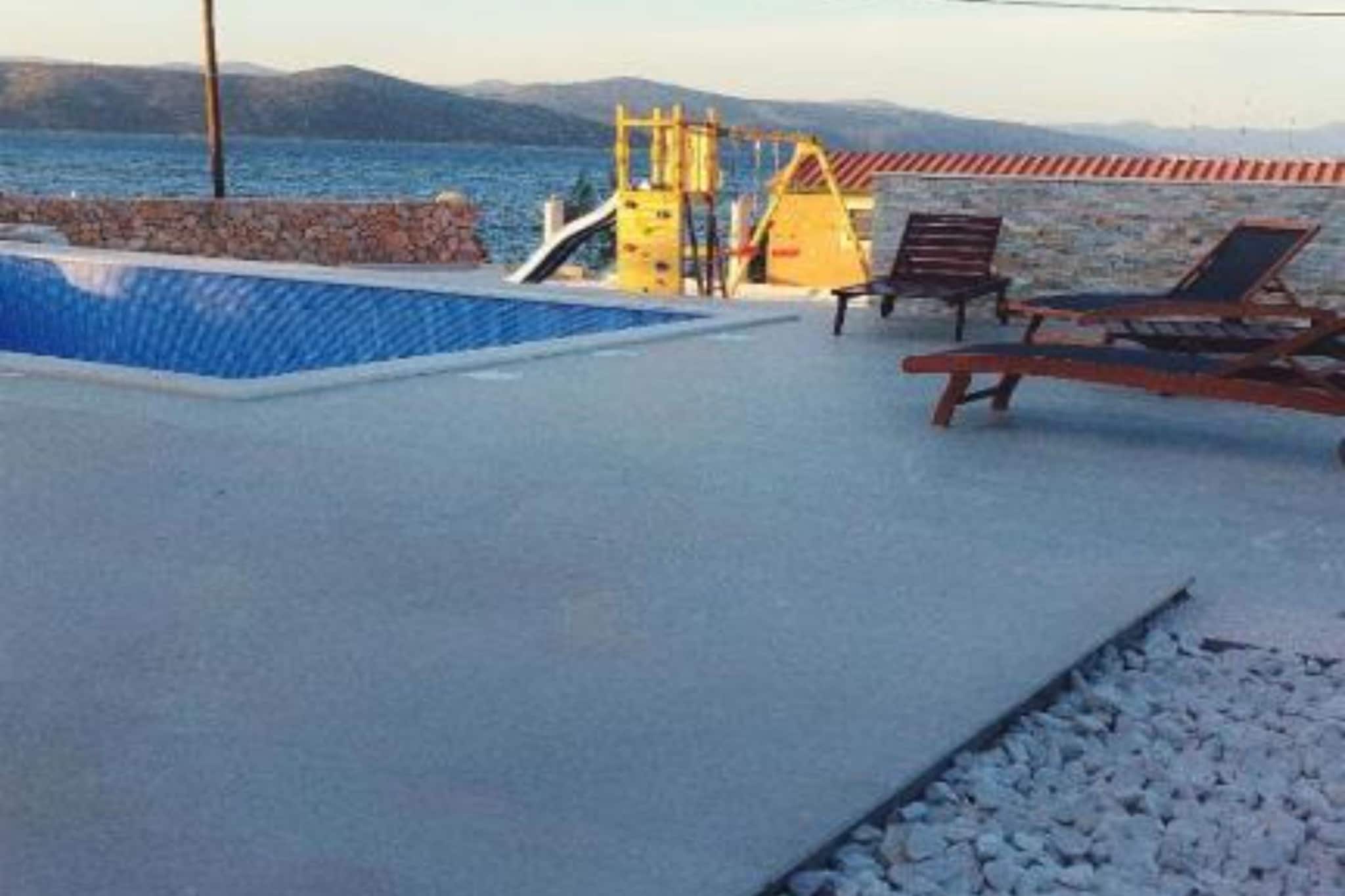 Villa Tamaris - Two Bedroom Holiday Home with Terrace and Swimming pool-Zwembad