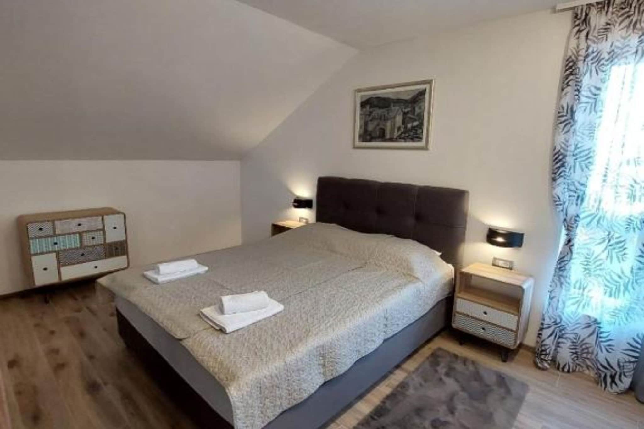 Villa Tamaris - Two Bedroom Holiday Home with Terrace and Swimming pool-Slaapkamer