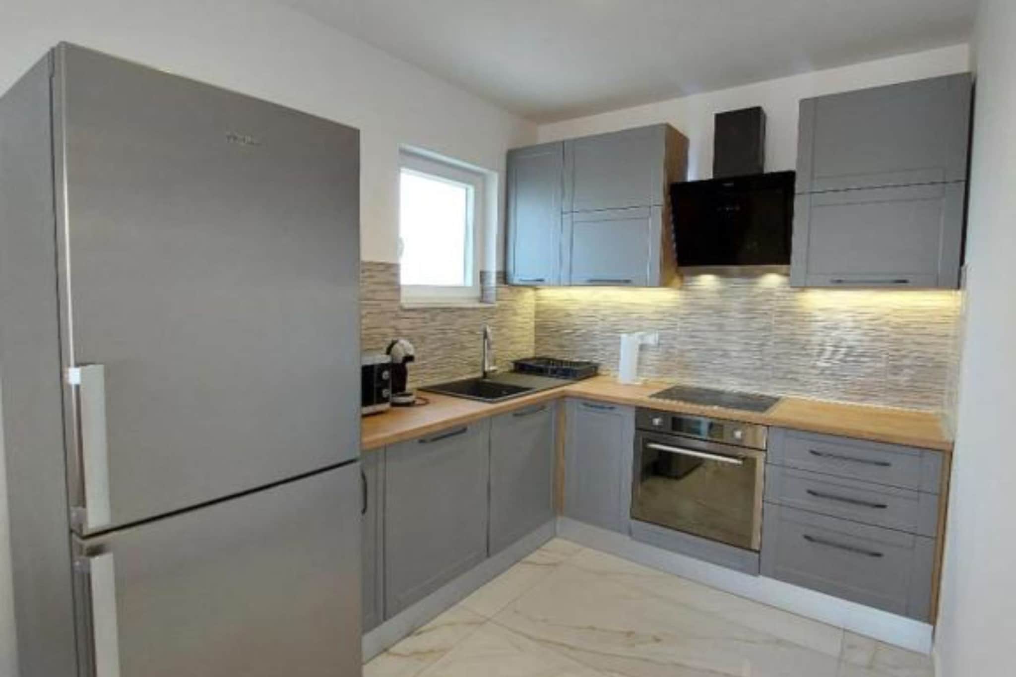 Villa Tamaris - Two Bedroom Holiday Home with Terrace and Swimming pool-Keuken