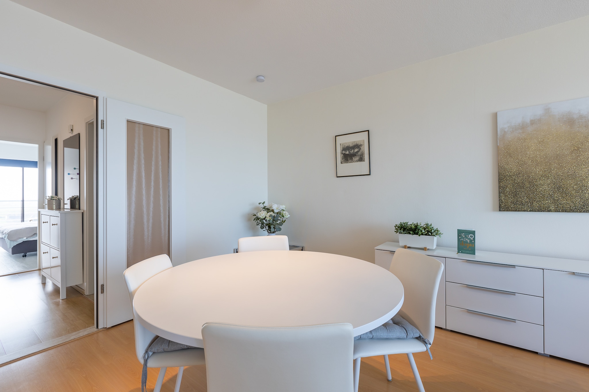 This cozy apartment on the 8th floor offers you an unforgettable stay with breathtaking views of the sea and the hinterland. The bedroom is furnished with a comfortable double bed and has direct access to a sunny terrace where you can completely relax. The bright living room features a sofa bed for 2 people and a second terrace, perfect for enjoying breakfast in the morning sun or having an aperitif with views of the waves. The fully equipped kitchen, the bathroom with bathtub, and the separate toilet ensure all the comfort you need during your stay. In short, this apartment is the perfect place to enjoy peace, sun, and the sea! Wifi: yes - parking: not included - sheets: bring your own - towels: bring your own.