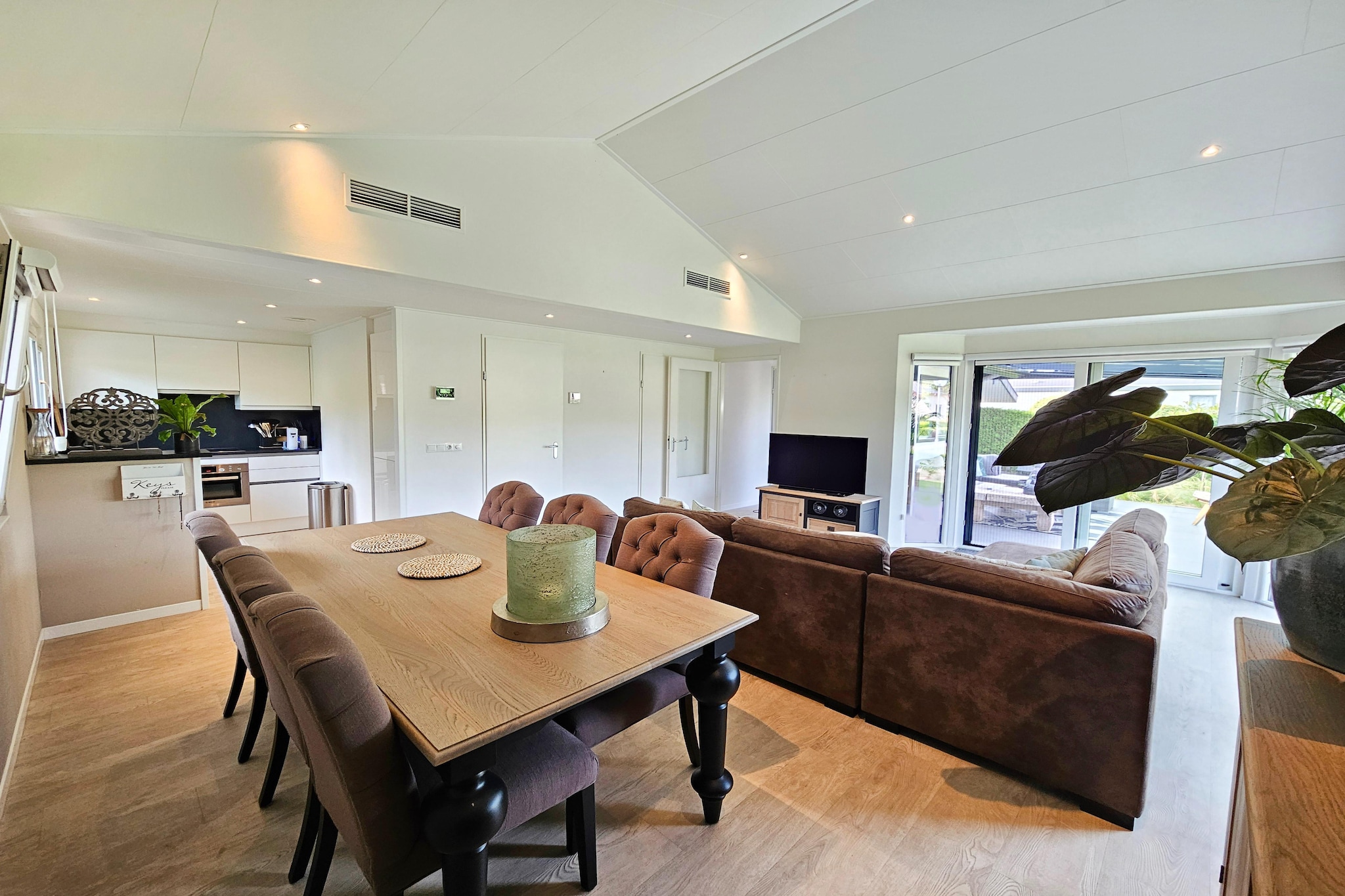 Ground floor: (open kitchen(hob, electric kettle, toaster, cooker, coffee machine, oven, combination microwave, dishwasher, fridge-freezer, Juicer, hot water), Living/diningroom(TV, seating area), bedroom(double bed(140 x 200 cm)), bedroom(single bed, bunk bed), bedroom(double bed(160 x 200 cm)), bathroom(shower, sun shower, washbasin, toilet), bathroom(washbasin, toilet))\n\ntumble dryer, washing machine, garden doors, heating(central, floor heating, through air conditioning), air conditioning, terrace, garden, garden furniture, parking, parking, terrace heater