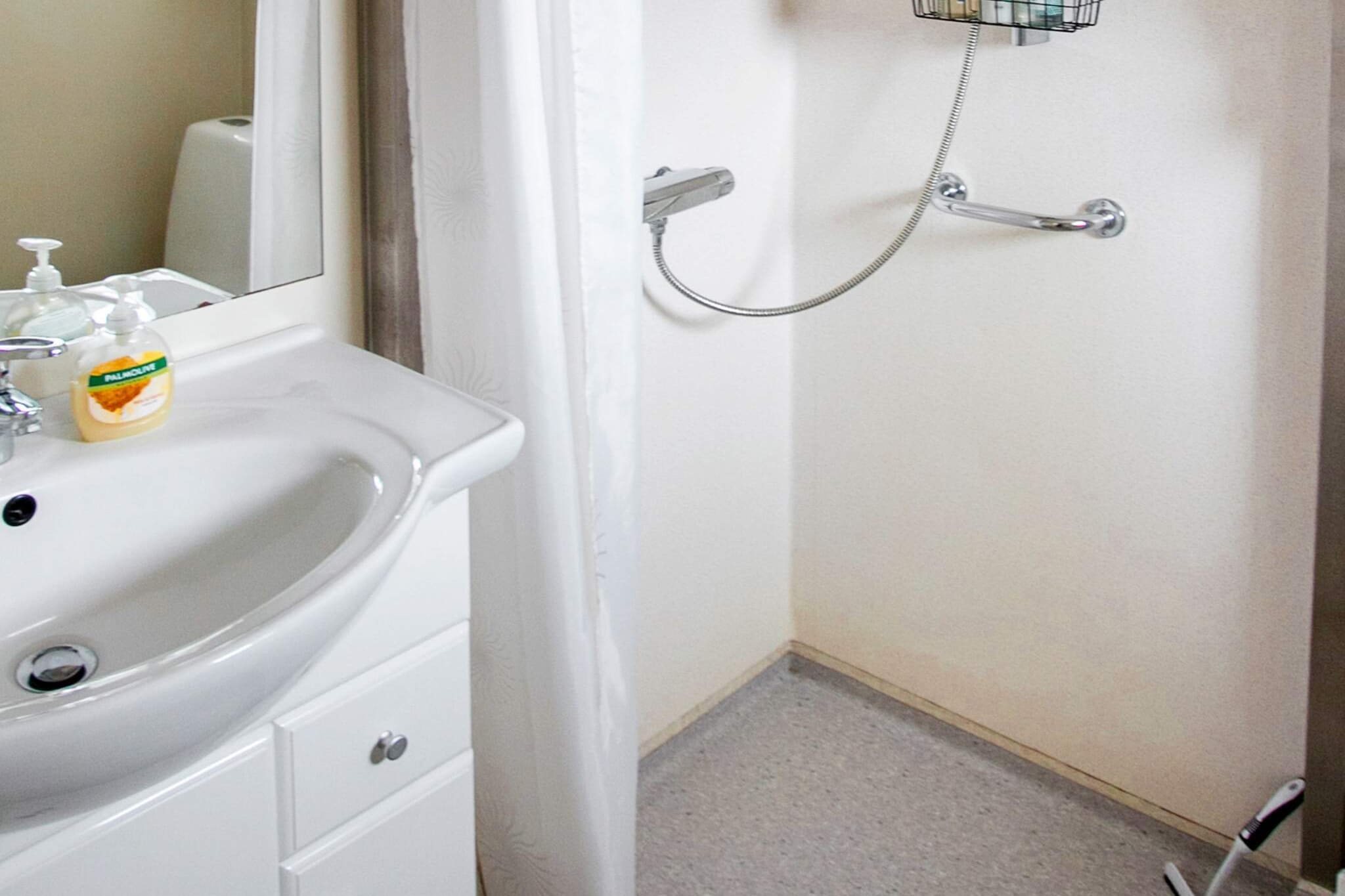 Charmant 2BR appartement, uitzicht op zee-Binnen