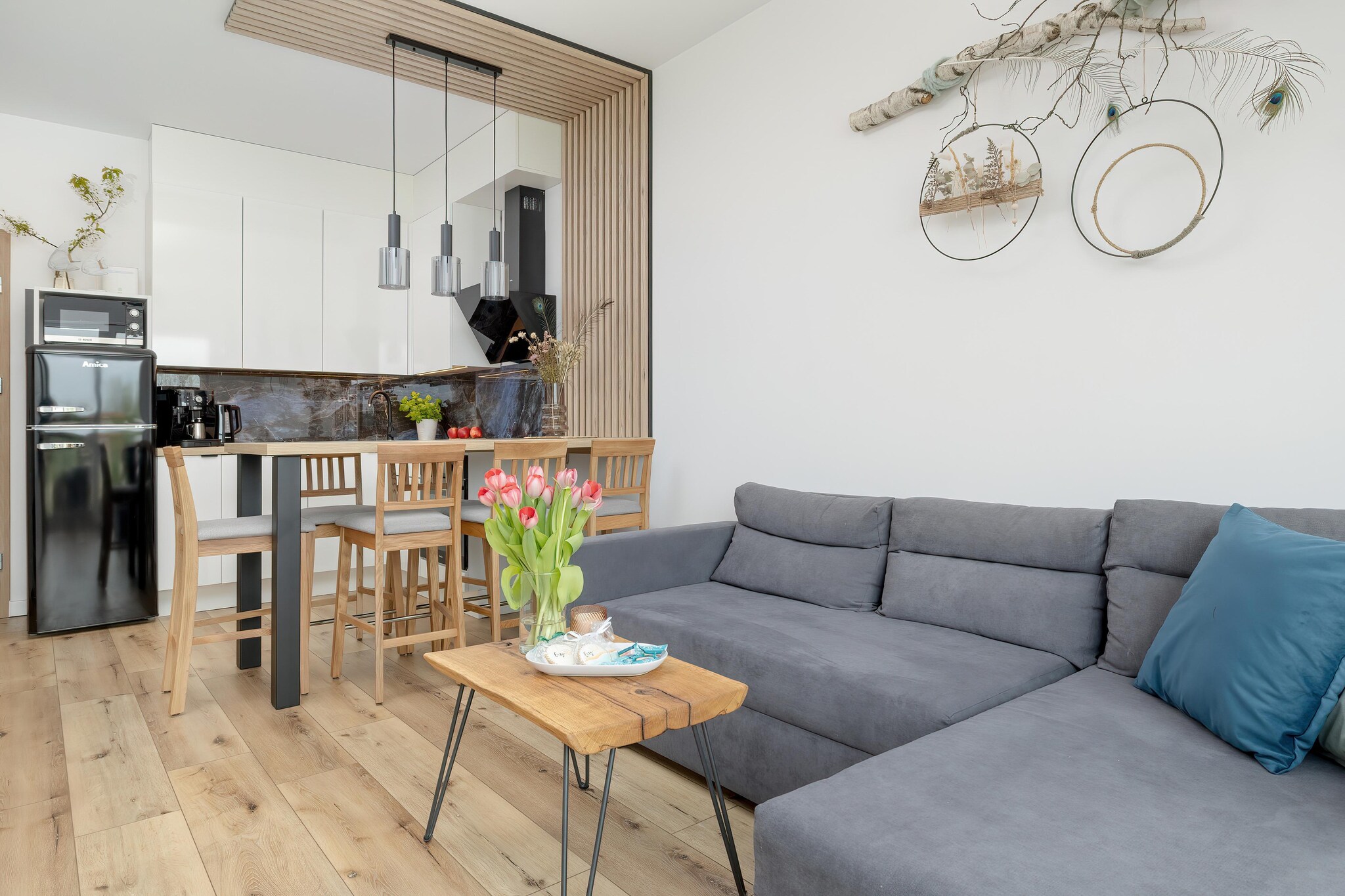 On the 2nd floor: (open kitchen(hob(4 ring stoves, induction), electric kettle, hood, coffee machine, oven, microwave, fridge-freezer), Living/diningroom(double sofa bed, TV(flatscreen), dining table), bedroom(double bed(160 x 200 cm)), bathroom(shower, washbasin, toilet, washing machine, hairdryer))\n\nOn the 3rd floor: (bedroom(double bed(140 x 200 cm)), bedroom(single bed, single bed, single sofa bed))\n\nInternet access, Parking, balcony, heating(central), garden furniture, high chair, baby crib(free)
