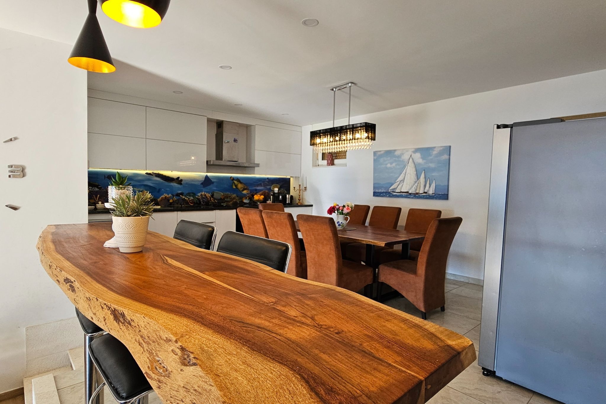Holiday Home Sunrise - Three Bedroom Holiday Home-Eetkamer