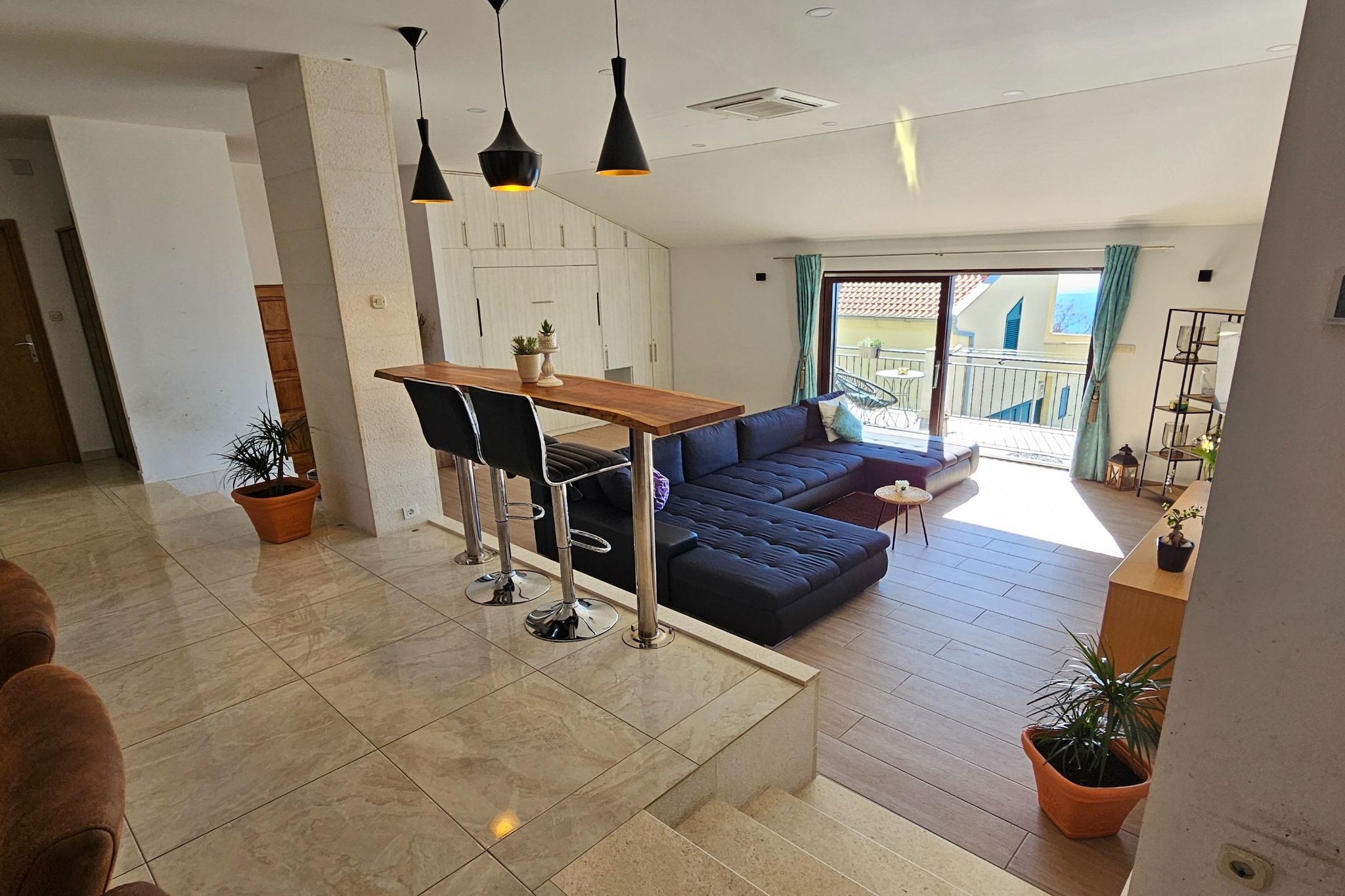 Holiday Home Sunrise - Three Bedroom Holiday Home-Woonkamer