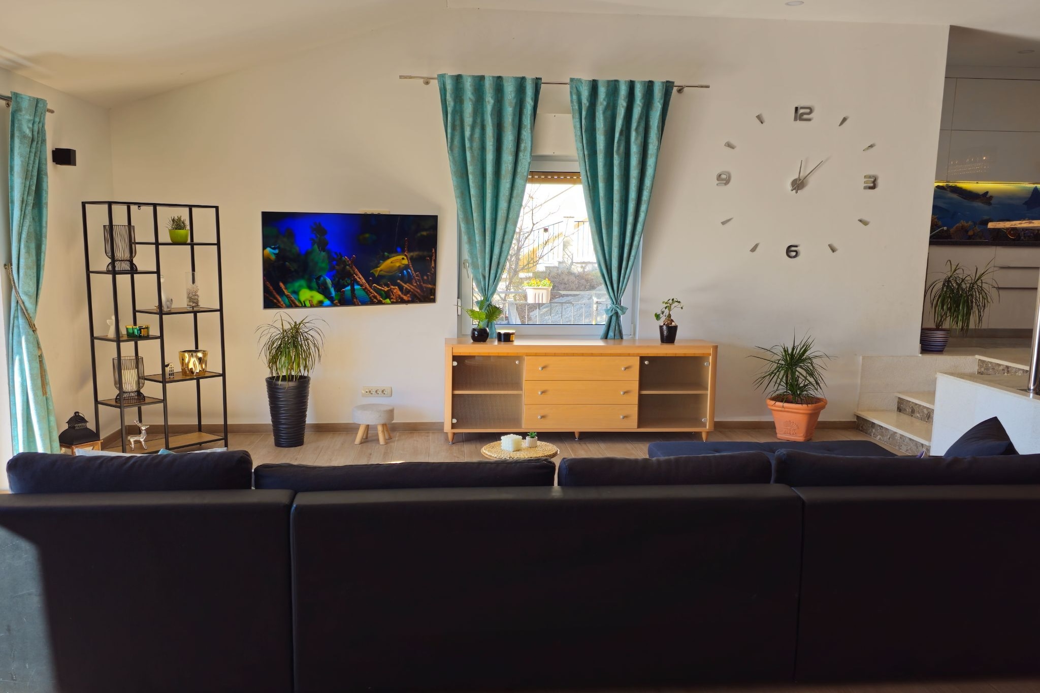 Holiday Home Sunrise - Three Bedroom Holiday Home-Woonkamer