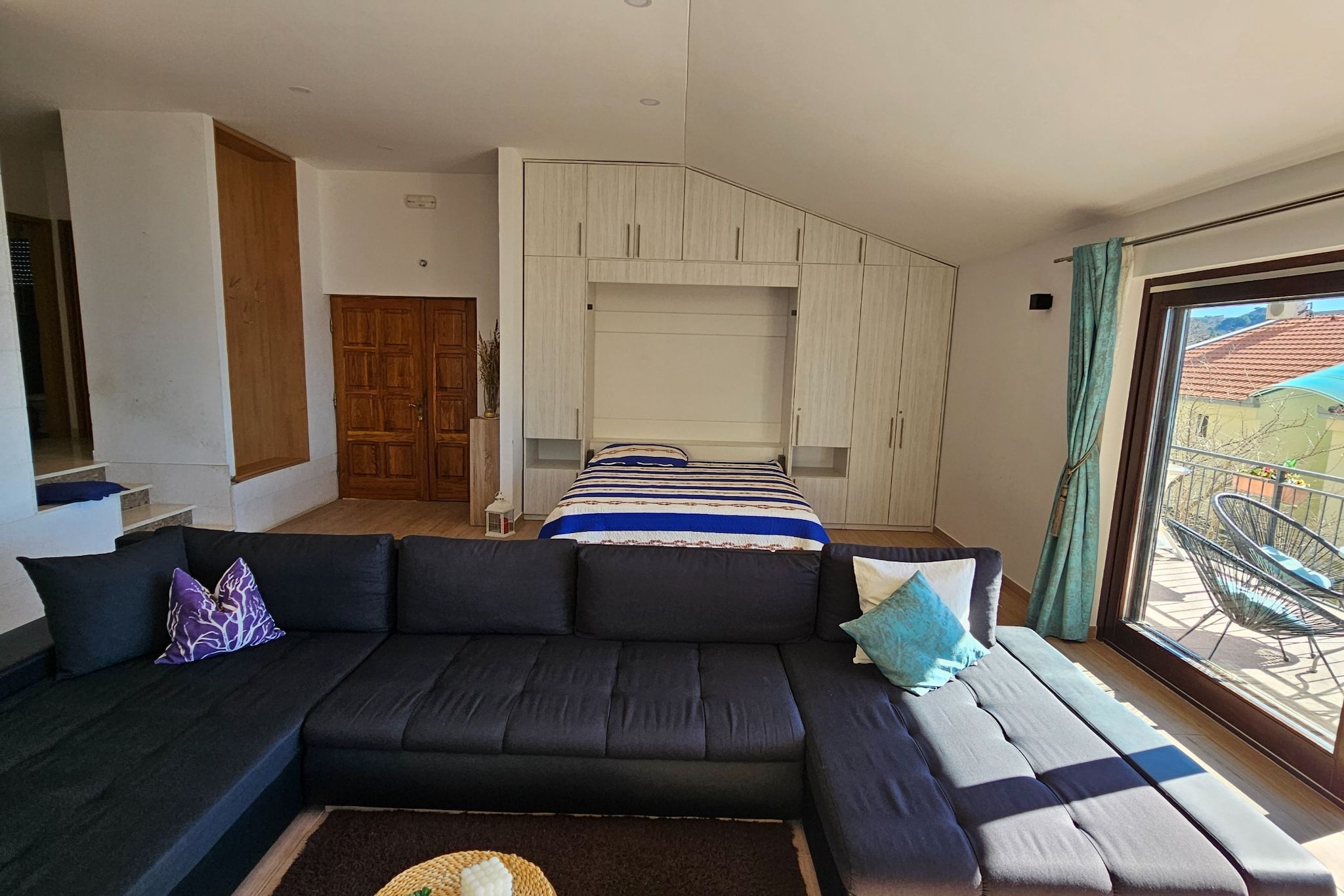 Holiday Home Sunrise - Three Bedroom Holiday Home-Woonkamer