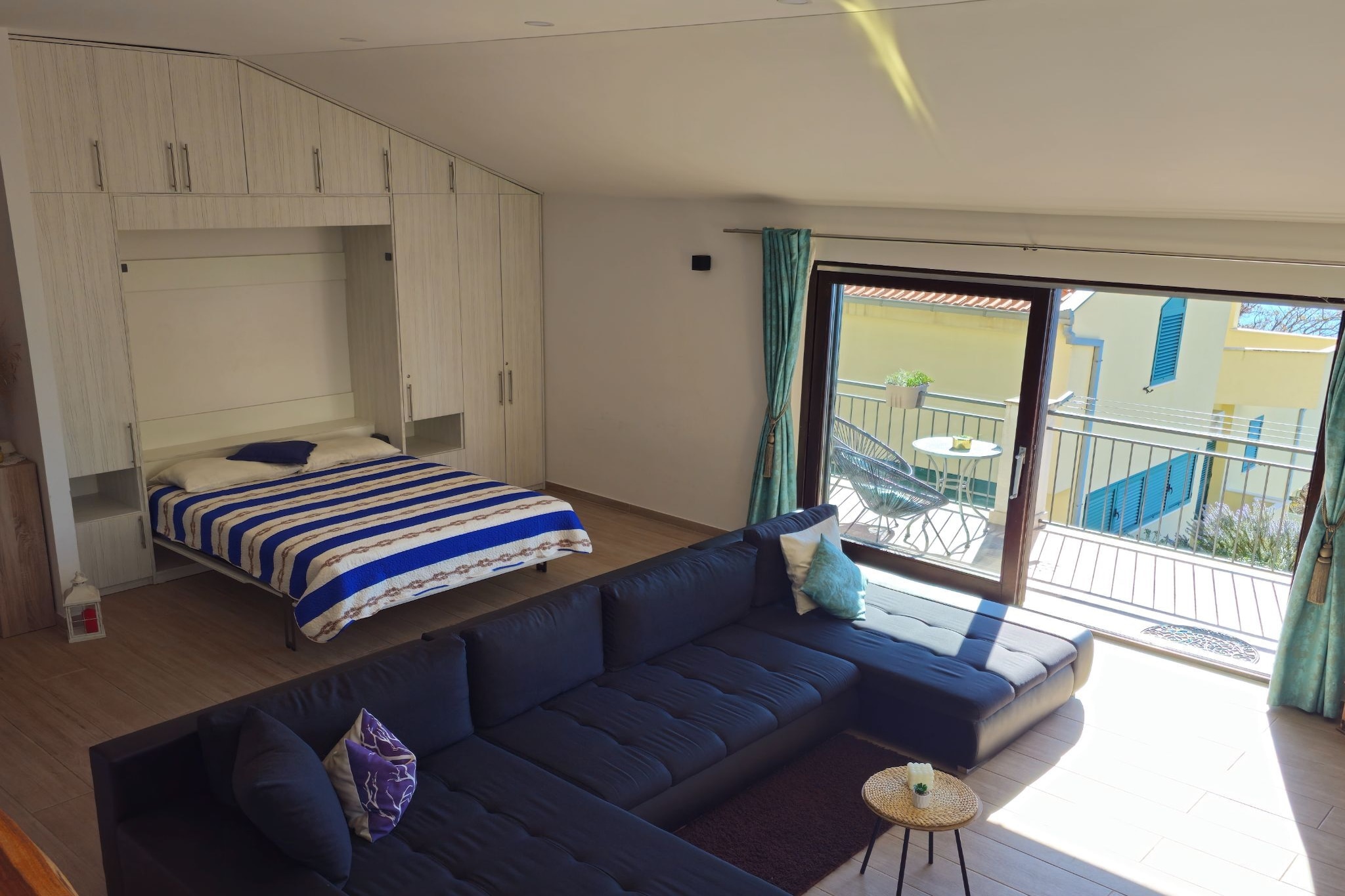 Holiday Home Sunrise - Three Bedroom Holiday Home-Woonkamer