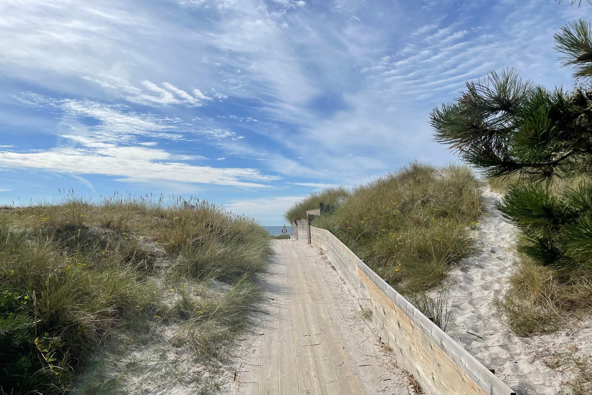 Annex: \n\nInternet Access DSL, Living room(2x single folding bed), Kitchen(stove(induction), coffee machine, oven, microwave, fridge-freezer), bedroom(double bed), bathroom(washbasin, shower, toilet, washing machine), heating(electric), garden furniture, parking, air to air heatpump