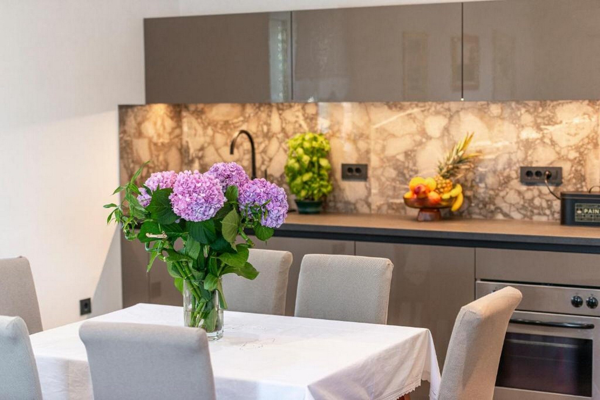 Apartments Meri & Karla - Two Bedroom Apartment with Balcony and Bridge View (Meri)-Dining room
