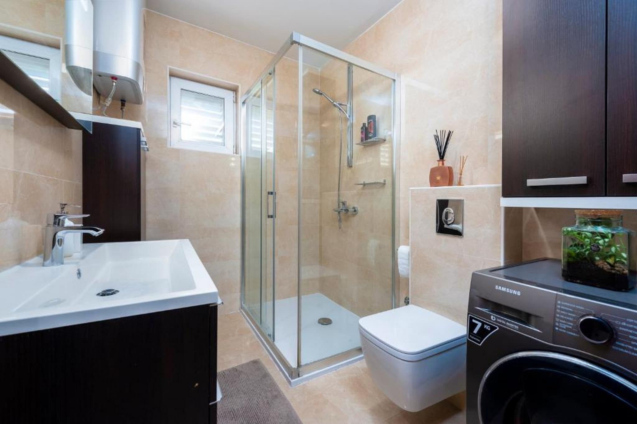 Apartments Meri & Karla - Two Bedroom Apartment with Balcony and Bridge View (Meri)-Bathroom