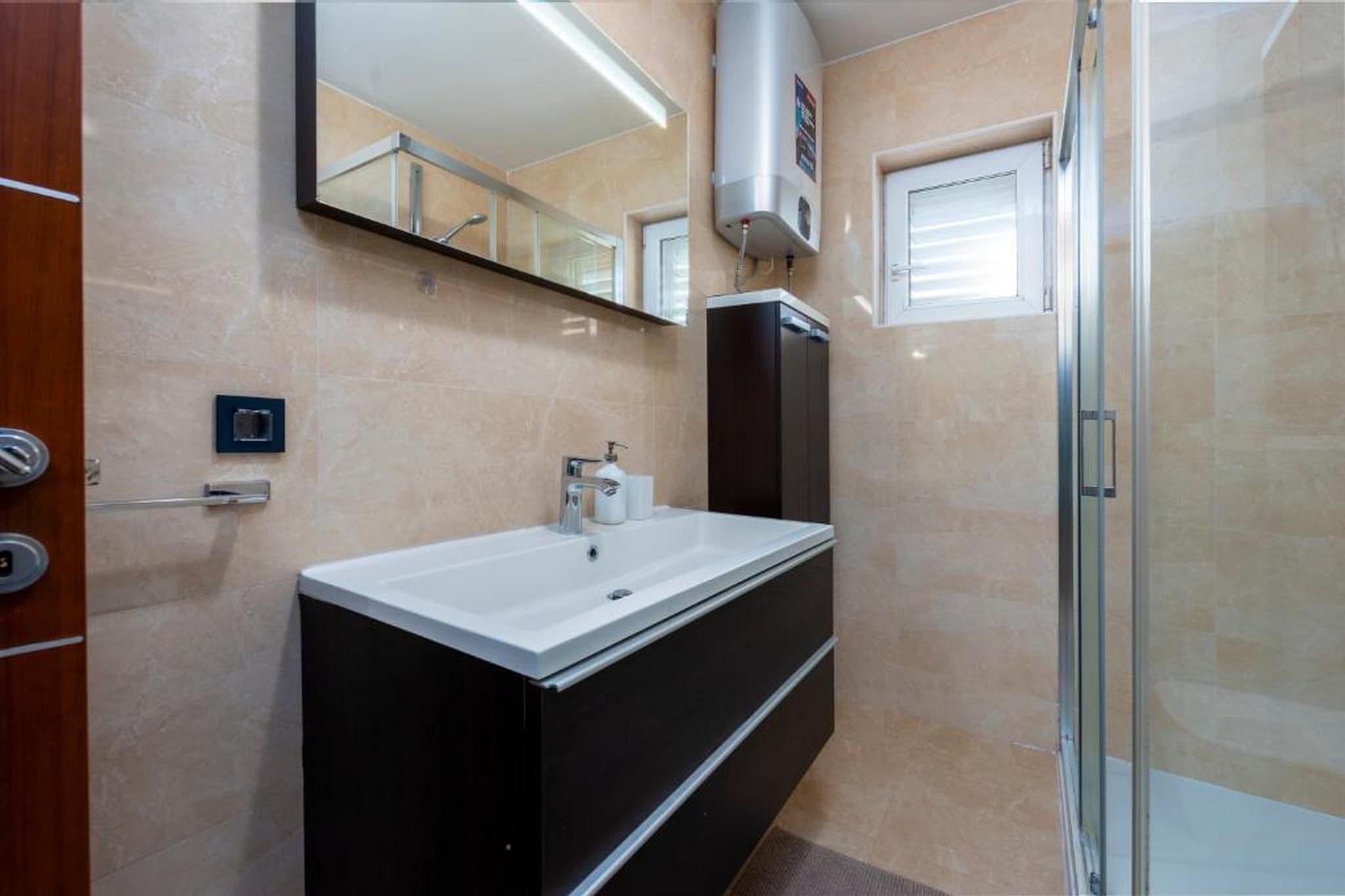 Apartments Meri & Karla - Two Bedroom Apartment with Balcony and Bridge View (Meri)-Bathroom