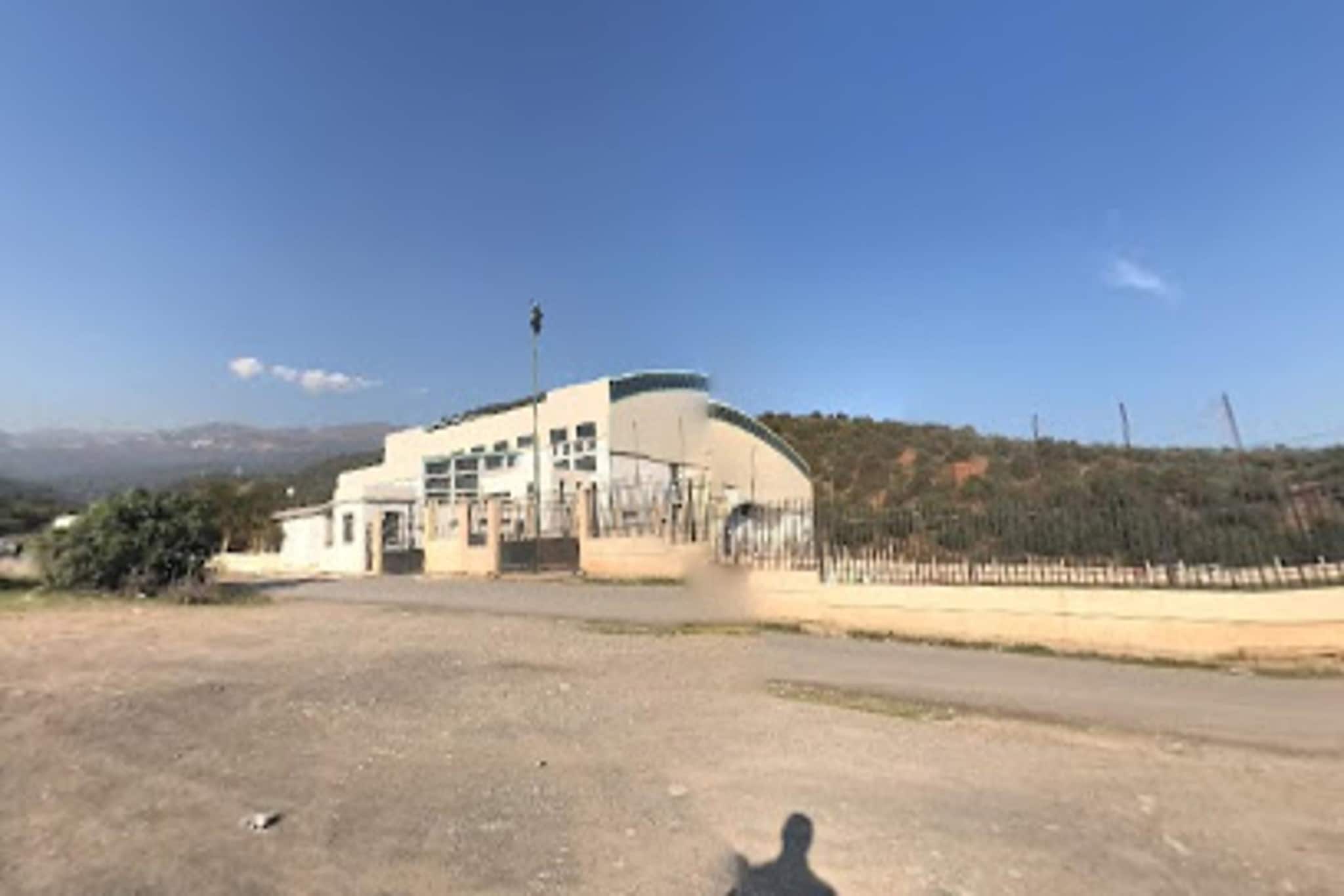 Kitchen(hob, electric kettle, toaster, coffee machine, oven, microwave, dishwasher, fridge-freezer, dishes and cutlery), Living/bed room(double sofa bed, TV, dining table, seating area, air conditioning), bedroom(double bed), bathroom(shower, toilet), Towels/Sheets (Incl.)