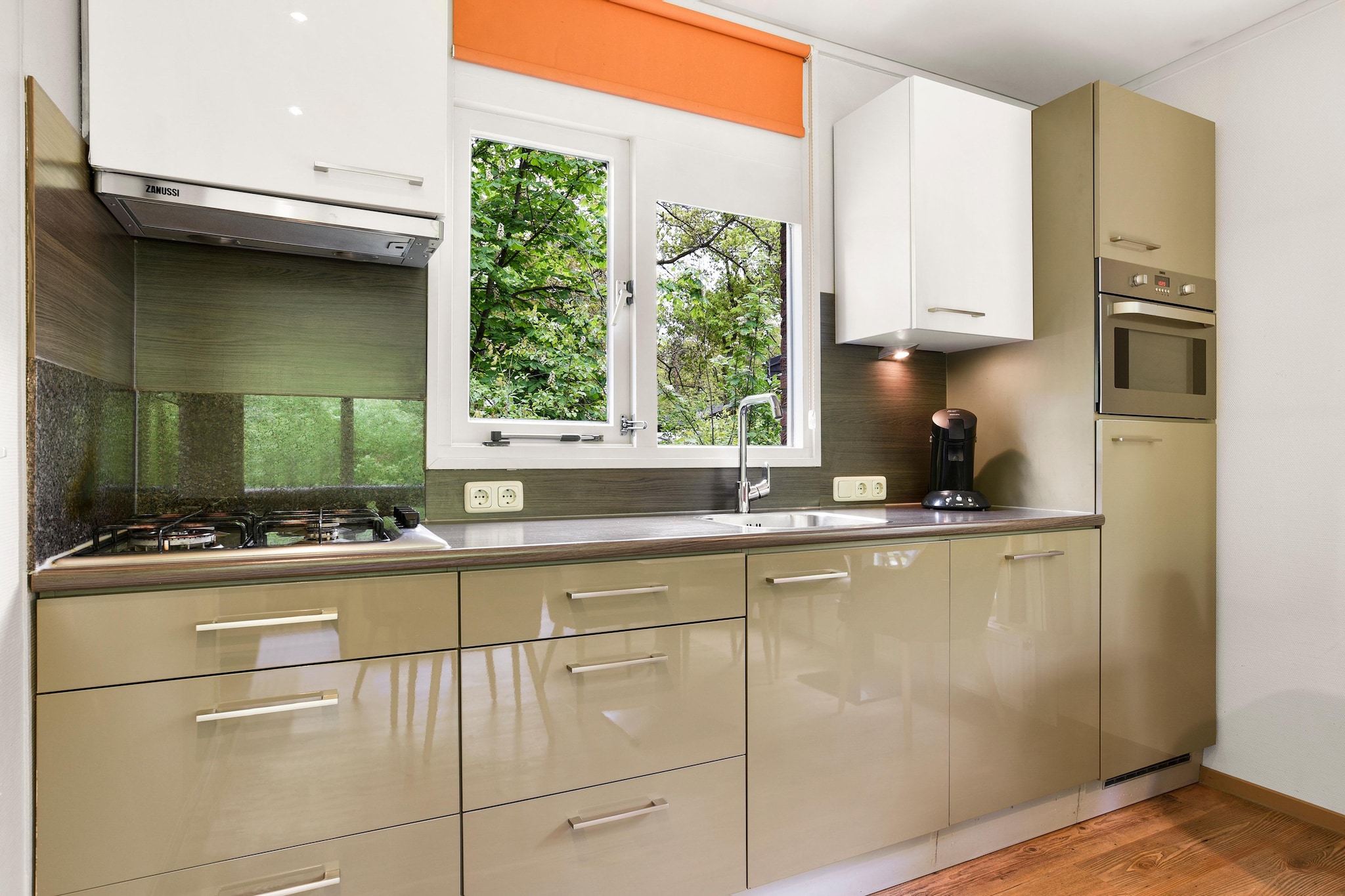 Ground floor: (hallway(toilet), Living room(TV, fireplace), open kitchen(electric kettle, cooker(gas), coffee machine(filter, pads), combination microwave, dishwasher, fridge-freezer), bedroom(double bed, TV, washbasin), bedroom(double bed or 2 single beds), bedroom(single bed, single bed), bathroom(shower, washbasin), relaxation area(sauna))\n\nterrace, garden, garden furniture, parking, deckchairs, swimming pool(shared with other guests, roofed)