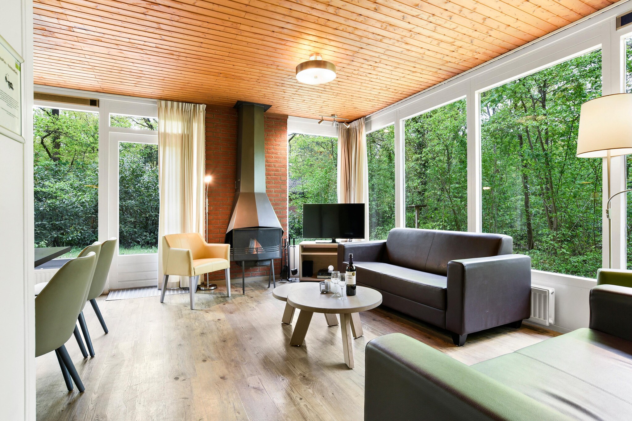 Tucked within the serene woodland setting of Parc Heihaas, this fully detached, wheelchair-accessible bungalow offers a peaceful escape at the edge of Putten village. Bordering the lush Veluwe and the scenic Gelderse Vallei, it’s the perfect base for exploring forests, walking trails, and charming nearby towns. The cozy living area with a fireplace and flat-screen TV opens into a fully equipped, open-plan kitchen with a dishwasher and combination microwave—everything you need for a comfortable stay.
Designed with accessibility in mind, this single-level bungalow features wide turning spaces, an adapted dining table, and a barrier-free layout (ramped front entrance). One of the four bedrooms includes an adjustable bed with a lift pole, while the bathroom has a roll-in shower, grab bars, and a wheelchair-accessible washbasin and toilet. Other bedrooms include box-spring beds, with one offering a TV and washbasin. The home blends functionality with warmth, offering comfort for every guest.
Step into the private garden and enjoy a relaxing meal on the furnished terrace. With a paved path to the door and on-site parking, convenience is at your fingertips. Parc Heihaas offers a covered shared pool, and nearby Putten is known for its cozy cafés, bakeries, and restaurants.