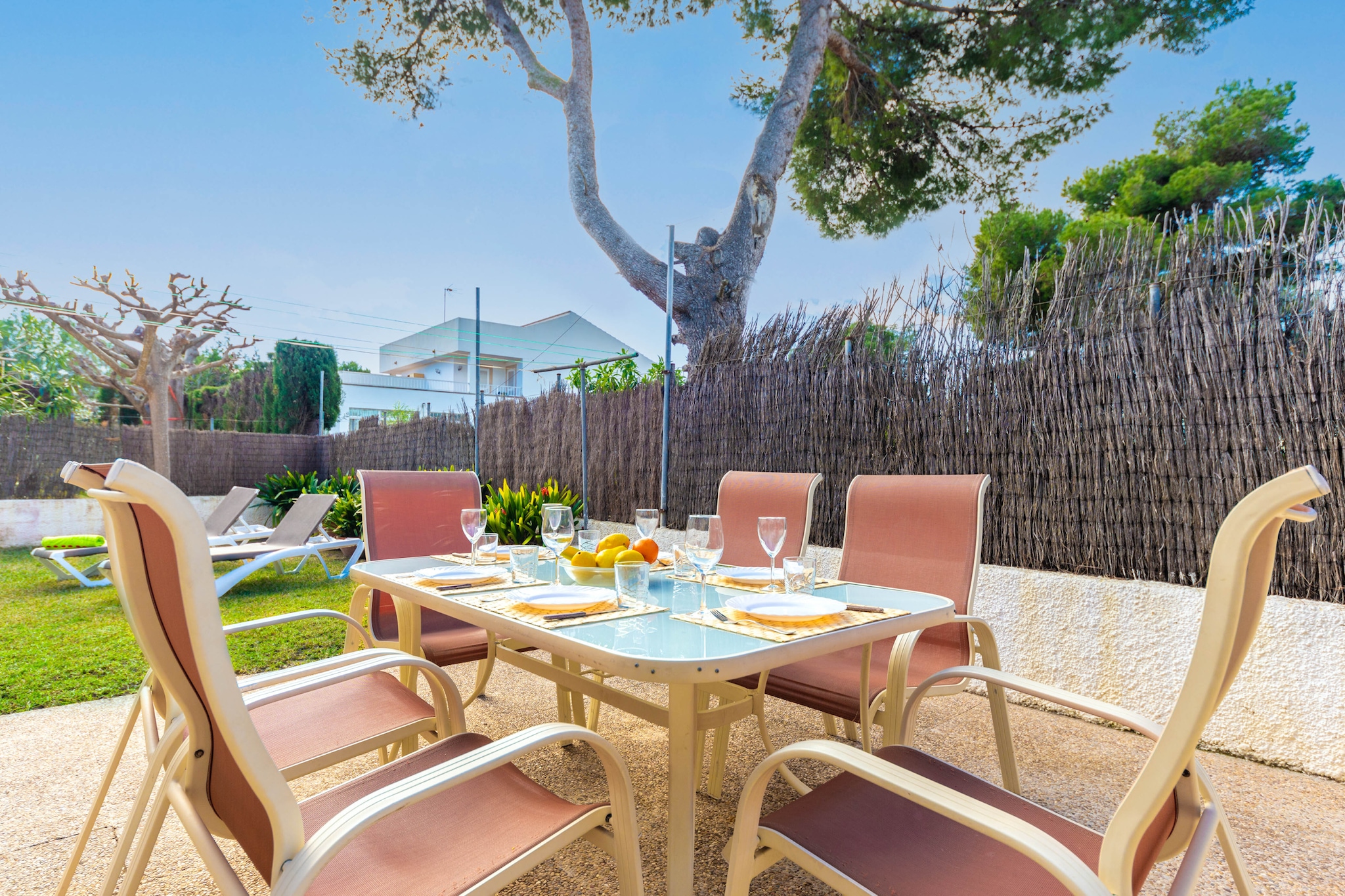 Living room, dining room, Kitchen(cooker, coffee machine), bedroom(2x single bed), bedroom(double bed), bedroom(double bed), bathroom, bathroom, oven, microwave, dishwasher, fridge-freezer, bath tub, bath tub, washbasin, washbasin, toilet, toilet, bidet, air conditioning, air conditioning, air conditioning, garden, garden furniture, 2x sun loungers, BBQ, children\'s bed, high chair