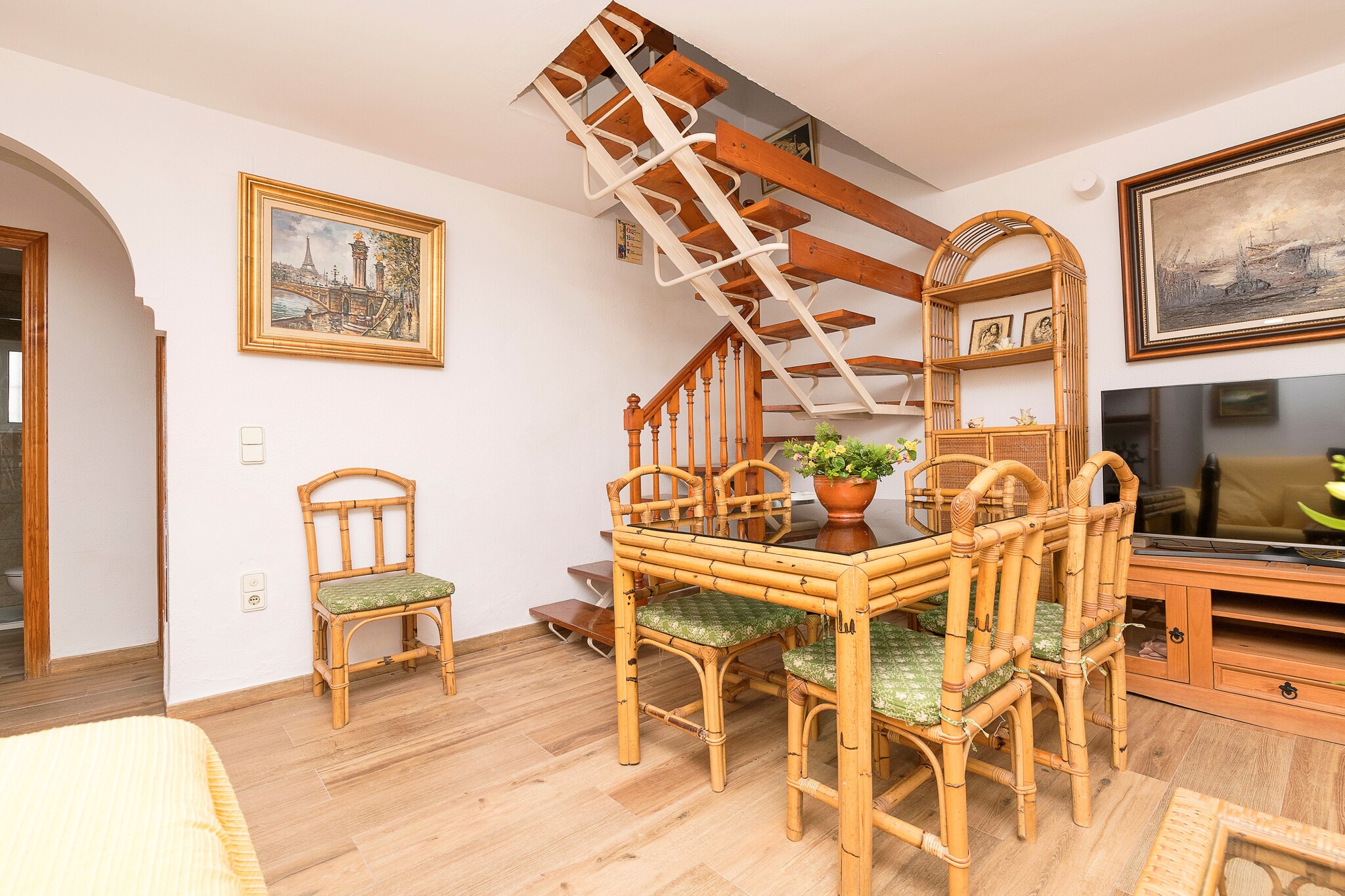 The lovely terrace at the entrance of the townhouse is perfect for enjoying meals and dinners al fresco while feeling the sea breeze caressing you. At the back, you'll find another terrace where you can have a delicious breakfast and also cook on the mobile barbecue.

The cozy two-story interior has a simple style with essential amenities to make your stay perfect. Upon entering, you'll find the living dining room equipped with a Smart TV, air conditioning, and a ceiling fan. The separate kitchen has been recently renovated, is and equipped with a ceramic hob. A bathroom with a shower completes the ground floor. On the first floor, you'll find the 3 bedrooms. The first one has a double bed, air conditioning, and an en-suite bathroom with a bathtub; the second one has 2 single beds and air conditioning; and the last one also has twin beds and a ceiling fan. There is another bathroom with a bathtub on this floor. Finally, you have a washing machine, iron, and ironing board, as well as a crib and high chair if you're travelling with your baby.

The townhouse is located on a quiet private street - where you can park 1 vehicle - next to the Chipiona Lighthouse. It's only 150 meters from the nearby Regla Beach, which offers a variety of services and beach bars, and a beautiful seaside promenade to the Monastery of Our Lady of Regla and beyond. Chipiona is a family-friendly destination with delicious gastronomy and a wide range of cultural and leisure activities. Its proximity to DoÃ±ana, CÃ¡diz, and Puerto de Santa MarÃ­a makes it the ideal place to discover the Cadiz coast. Consult the advertiser for possible charges. Pets are not allowed. The holding of events is forbidden. There is exterior parking for 1 cars.  
Distances
Beach: 0.150 km - Cala del Faro
Airport: 42.9 km - Aeropuerto de Jerez
Golf course: 8.9 km - Costa Ballena Ocean Golf Club
Town: 1.2 km - Chipiona
Train station: 30.4 km - El Puerto de Santa MarÃ­a 
Bus stop: 1.5 km - Chipiona
Ferry: 57.3 km - Puerto de CÃ¡diz
Hospital: 1.5 km - Ambulatorio Chipiona
Tourist license: VUT/CA/19133Single Rental Registry: ESFCTU0000110380000800940000000000000000VUT/CA/191338