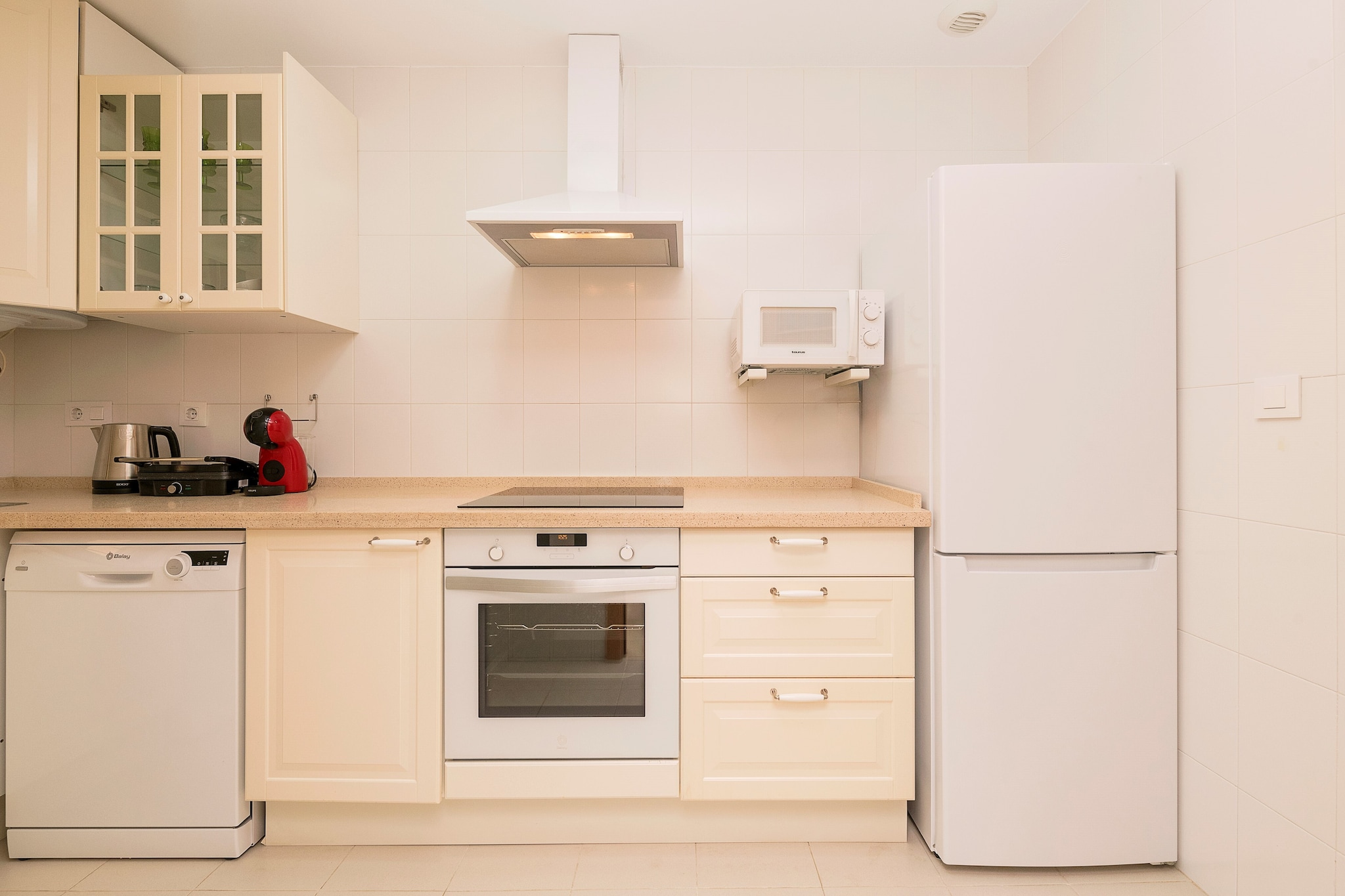 Living room, Kitchen(cooker, coffee machine), bedroom(2x single bed, double sofa bed), bedroom(double bed), bathroom, bathroom, 2x garage, oven, microwave, dishwasher, fridge-freezer, shower, shower, washbasin, washbasin, toilet, toilet, air conditioning, children\'s bed, high chair