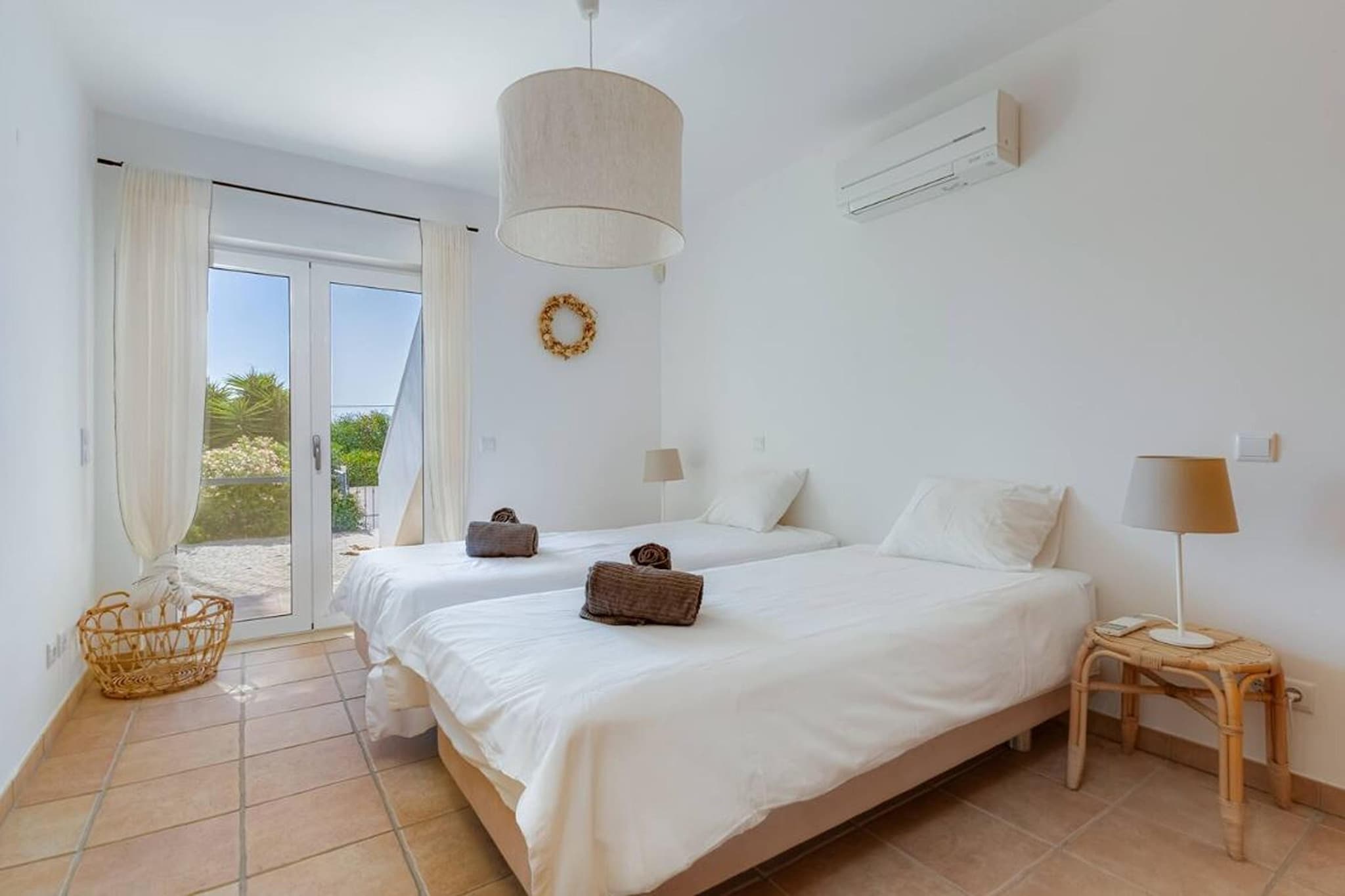 Ground floor: (bedroom(single bed, single bed), Bedroom with bathroom(double bed, bathtub with shower, washbasin, toilet, hairdryer), bathroom(washbasin, toilet), air conditioning, terrace(private), air to air heatpump)\n\nOn the 1st floor: (Entrance(reachable from the outside), open kitchen(hob, electric kettle, coffee machine, oven, dishwasher, fridge), Living/diningroom(TV(flatscreen), dining table, seating area), toilet(washbasin, toilet), air conditioning, roof terrace, air to air heatpump)\n\nOn the 2nd floor: (open kitchen(dishwasher, fridge), dining table, seating area(4 persons))\n\ngarden doors, garden(private, fenced), garden furniture, parking, swimming pool(shared with other guests, outside, opened from Sep upto and including Jun), ironing board, iron