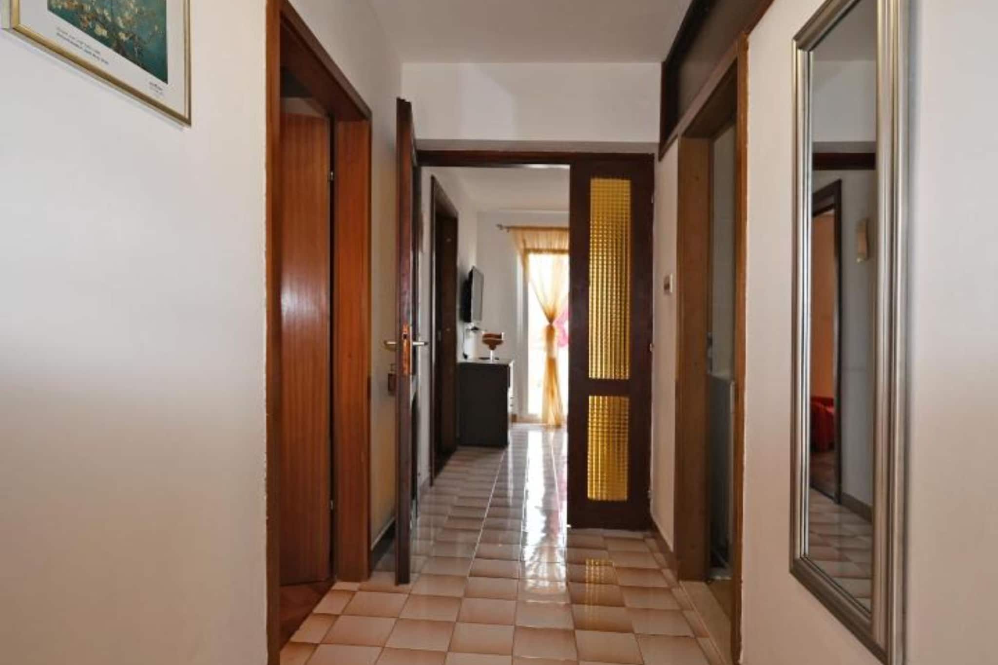Apartments Mihovilović - 50 m from beach - Two Bedroom Apartment with Balcony and Sea View (A2)-Binnen