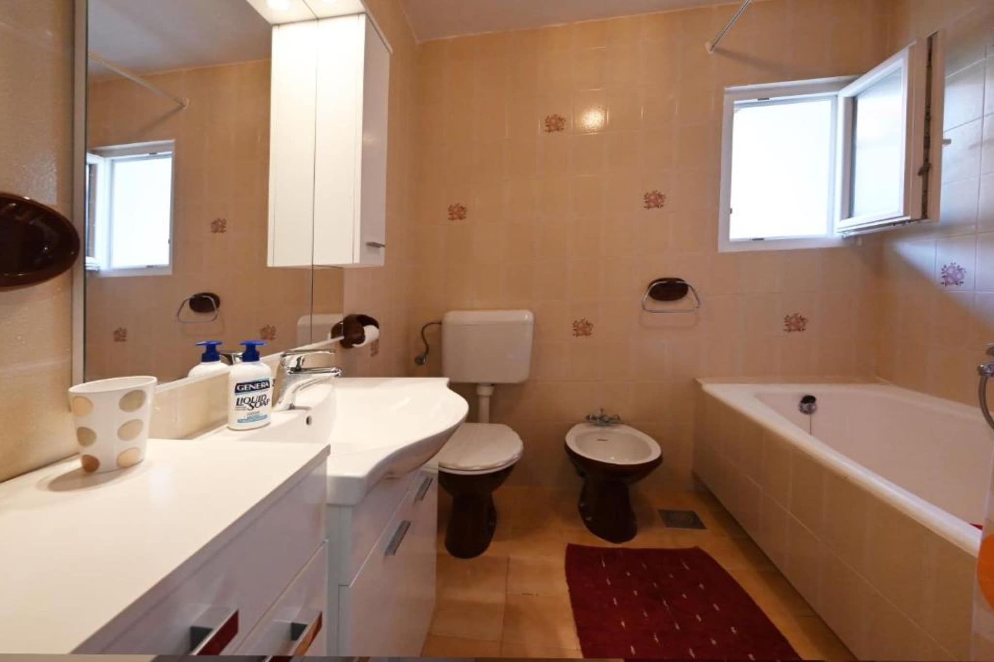 Apartments Mihovilović - 50 m from beach - Two Bedroom Apartment with Balcony and Sea View (A2)-Badkamer