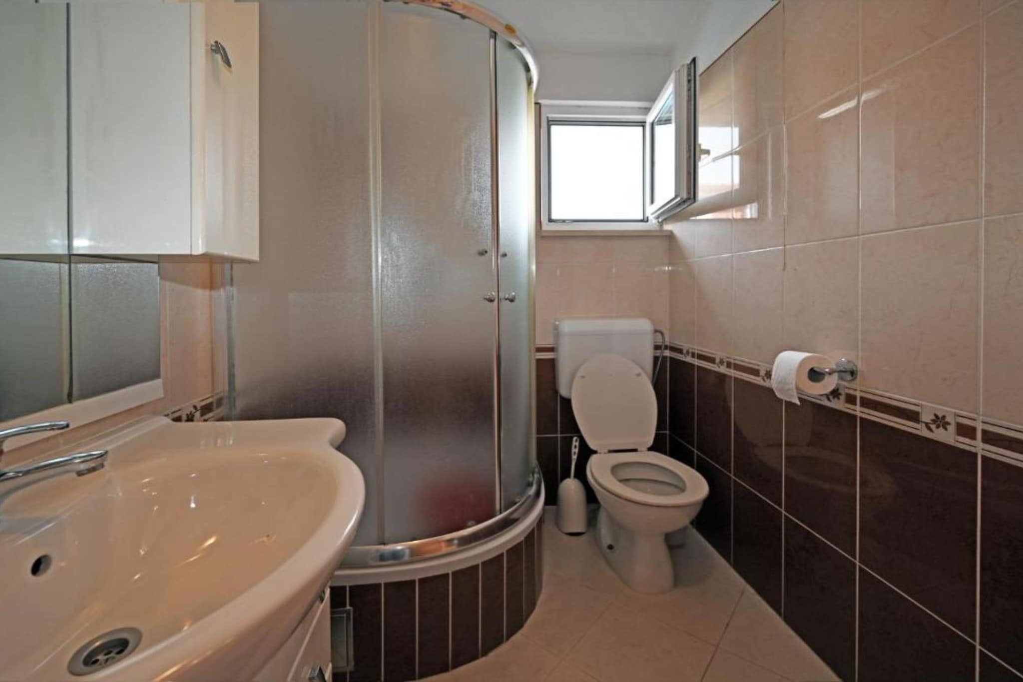 Apartments Mihovilović - 50 m from beach - One Bedroom Apartment with Terrace and Pool view (A4)-Badezimmer