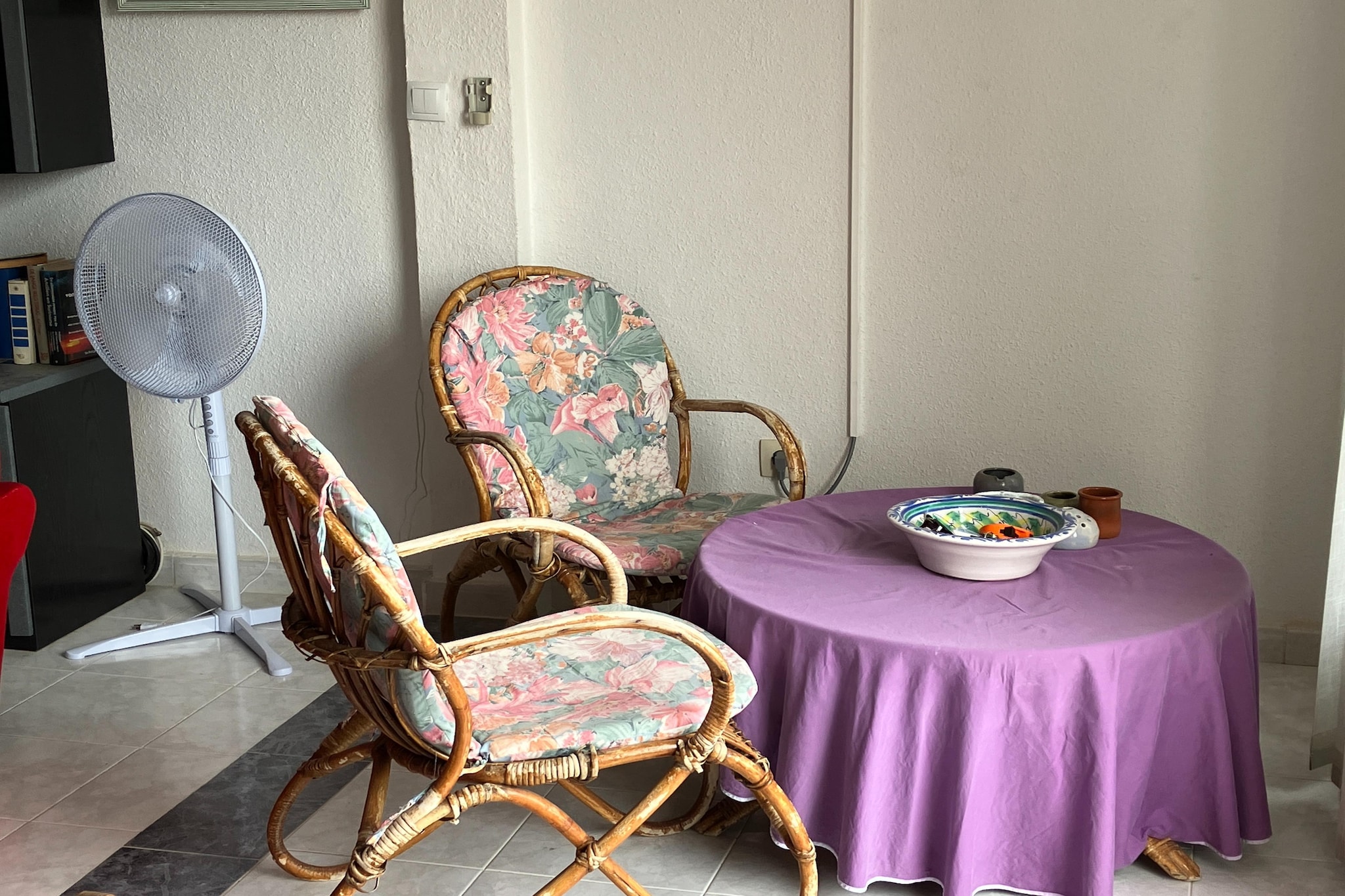 Ground floor: (open kitchen(electric kettle, toaster, cooker(gas), hood, coffee machine, oven, microwave, fridge, freezer), Living/diningroom(TV(flatscreen, digital), dining table(2 persons), seating area, heating(through air conditioning), air conditioning), bedroom(double bed), bathroom(bathtub with shower, washbasin, toilet), storage(washing machine))\n\nterrace(private), garden, garden furniture(2 persons), parking