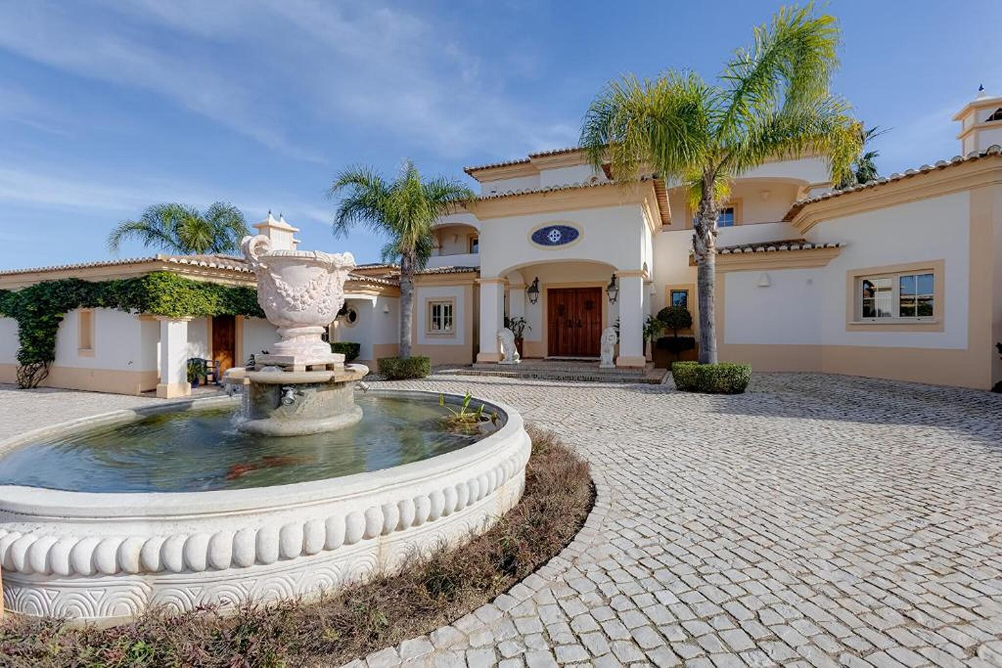 Luxury Villa in Algarve with Pool & Hot Tub