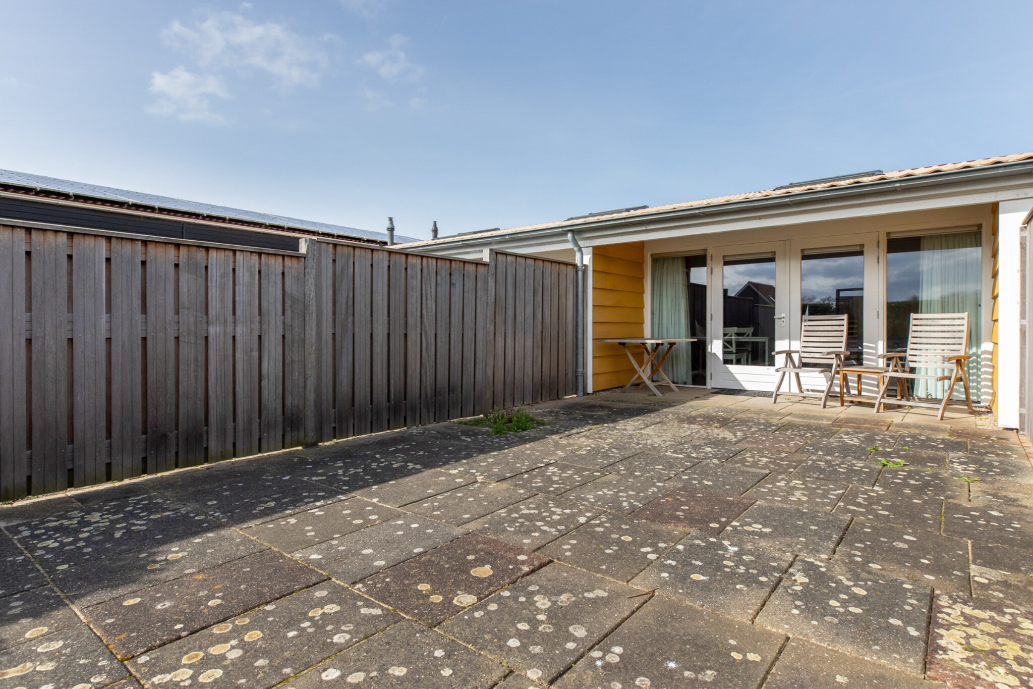 Ground floor: (Kitchen(electric kettle, cooker, coffee machine, combination microwave, dishwasher, fridge-freezer), Living/bed room(double bed or 2 single beds, TV, dining table, seating area), bathroom(bath tub, shower, washbasin))\n\nterrace, garden, parking