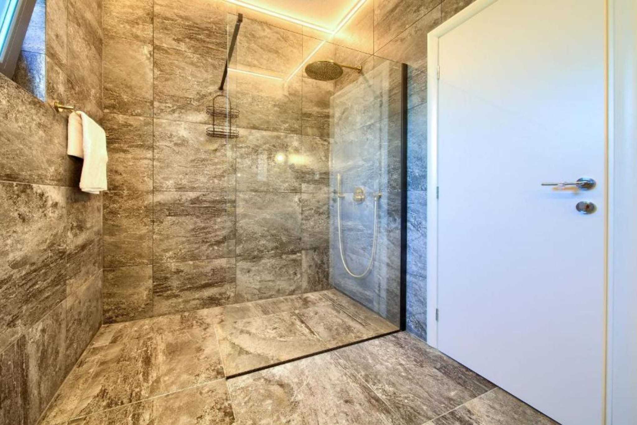 Wellness Villa Modruna - Four Bedroom Villa with Swimming pool-Bathroom