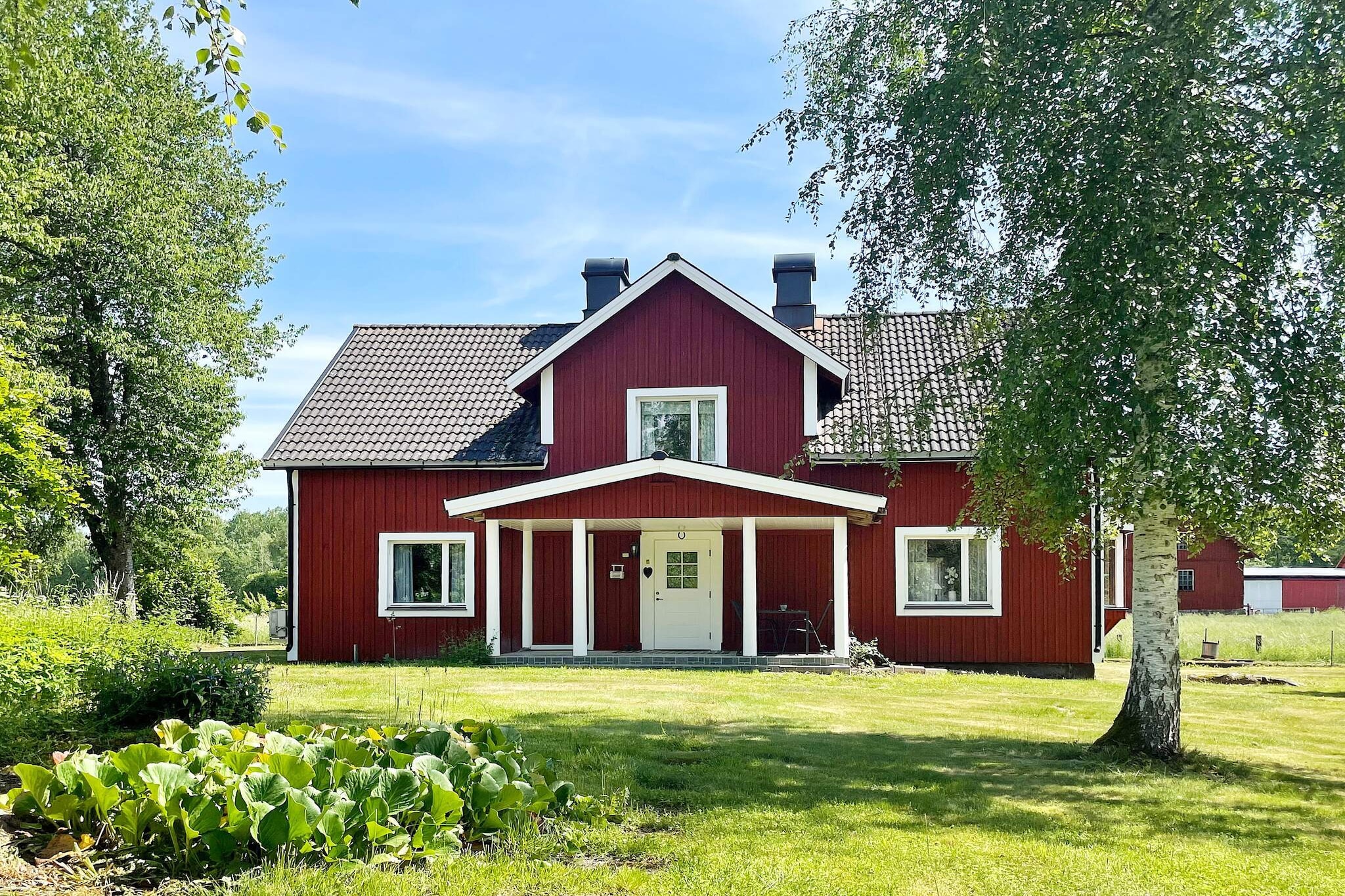 Farmhouse Retreat Near Lakes and Coast