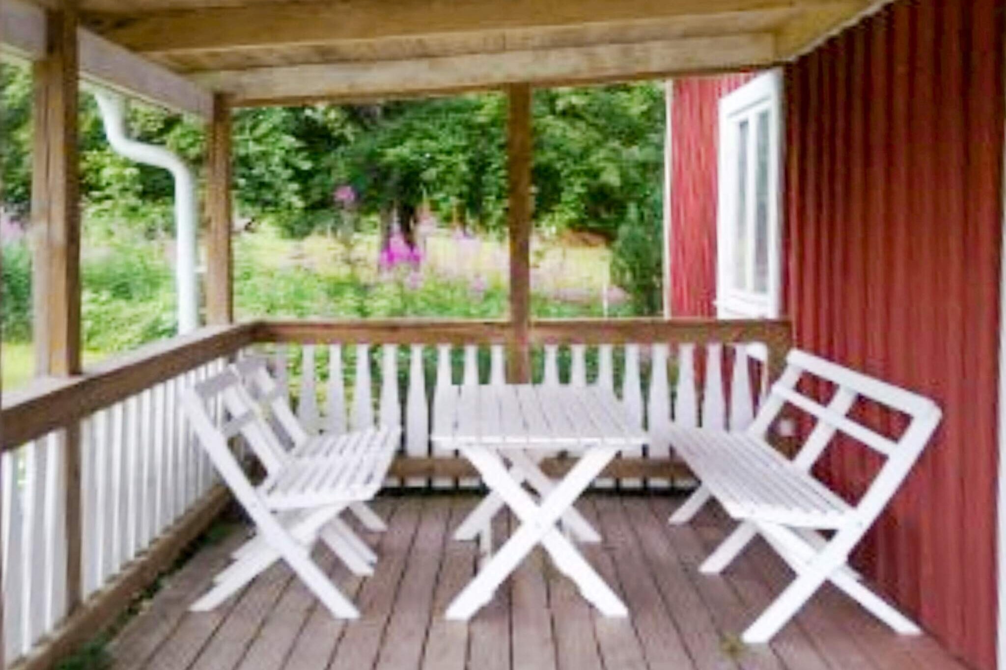 A spacious cottage in the middle of SmÃ¥lands beautiful landscape. With a lovely patio overlooking a pond. This newly renovated cabin has plenty of room for 4 people. There is a large living room, with a dining room that leads out to the balcony. On of the single beds is located in the livingroom. The kitchen is also on floor 1. On floor 2 you will find the large bedroom with 3 single beds and the bathroom with shower and a mole toilet You have a large patio that faces the pond, which is located right outside the cabin. The cottage is on the owner's plot so it is a shared plot. Here you have an excellent starting point for exploring much of what SmÃ¥land has to offer. You are close to excursion destinations such as the Kingdom of Glass, Ã–land and Ã…snen National Park. In VÃ¤xjÃ¶, just over 30 minutes away, you have shopping cafes and restaurants.