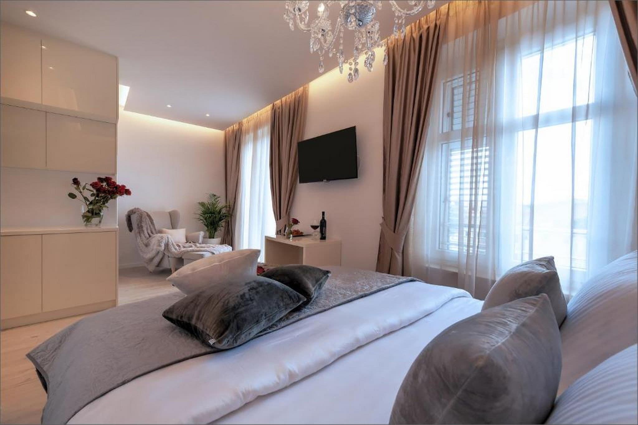 Deluxe Double Room with Balcony and Sea View (1)-Schlafzimmer