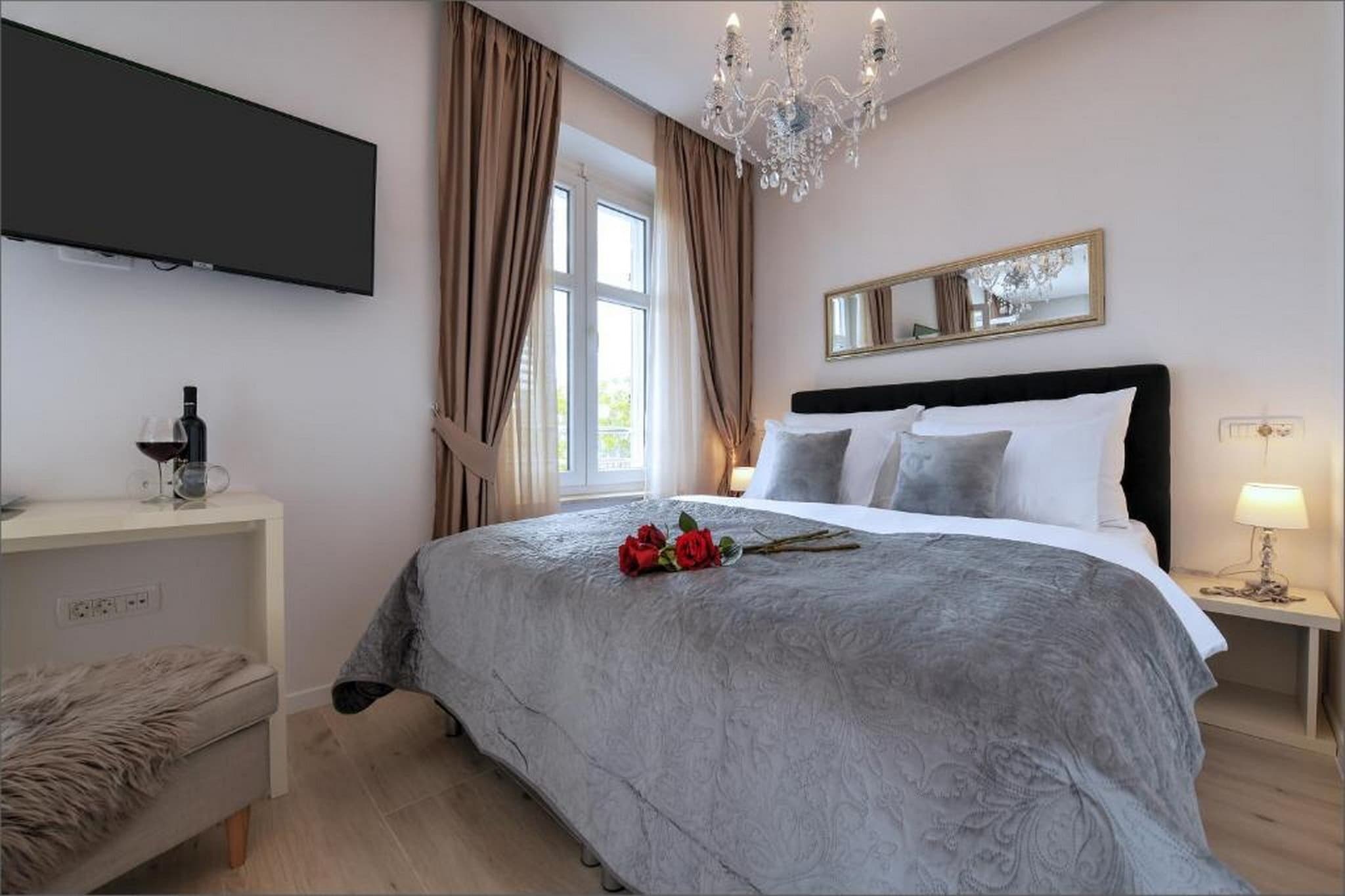 Deluxe Double Room with Balcony and Sea View (1)-Schlafzimmer