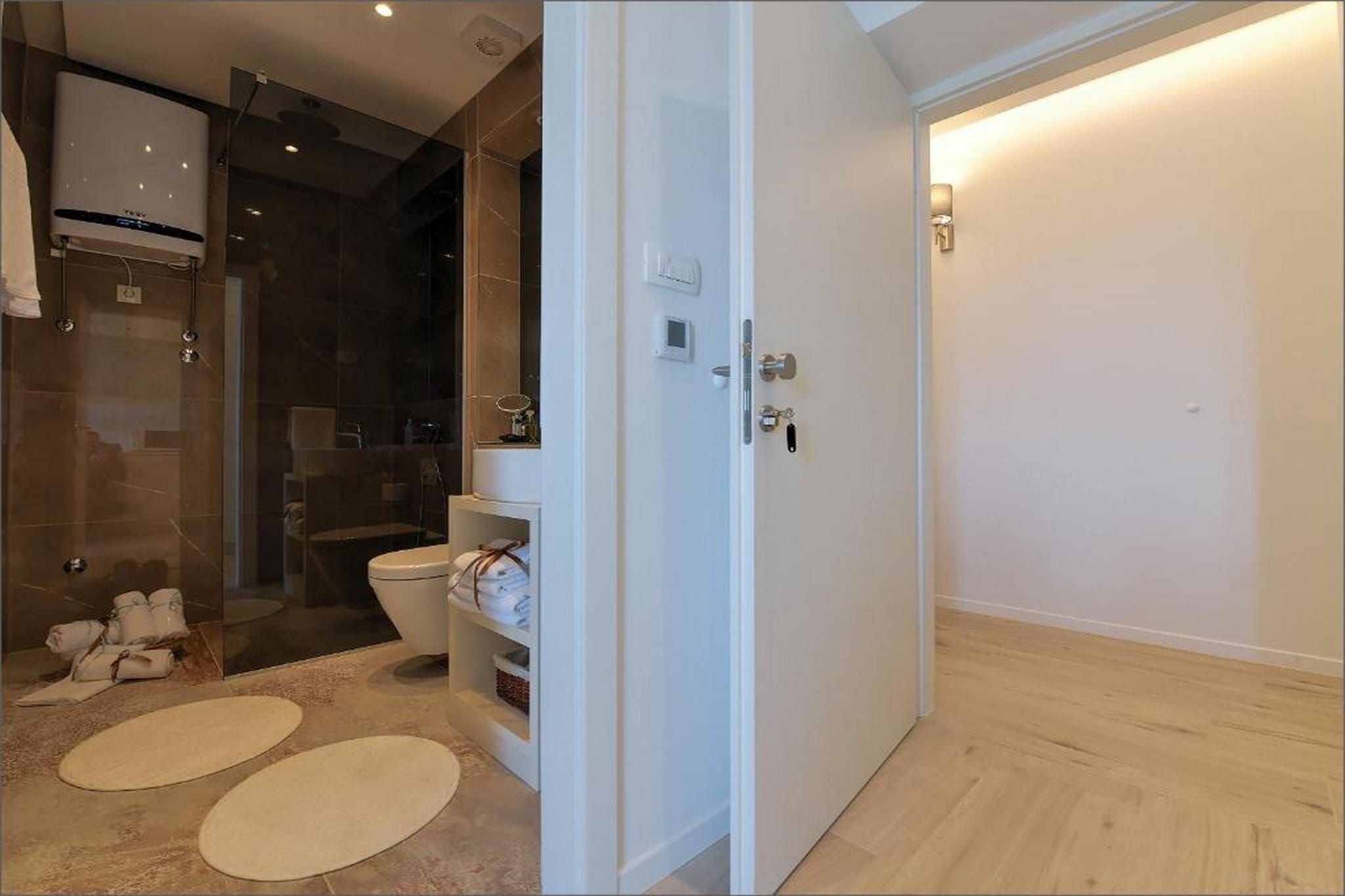 Deluxe Double Room with Balcony and Sea View (1)-Badezimmer