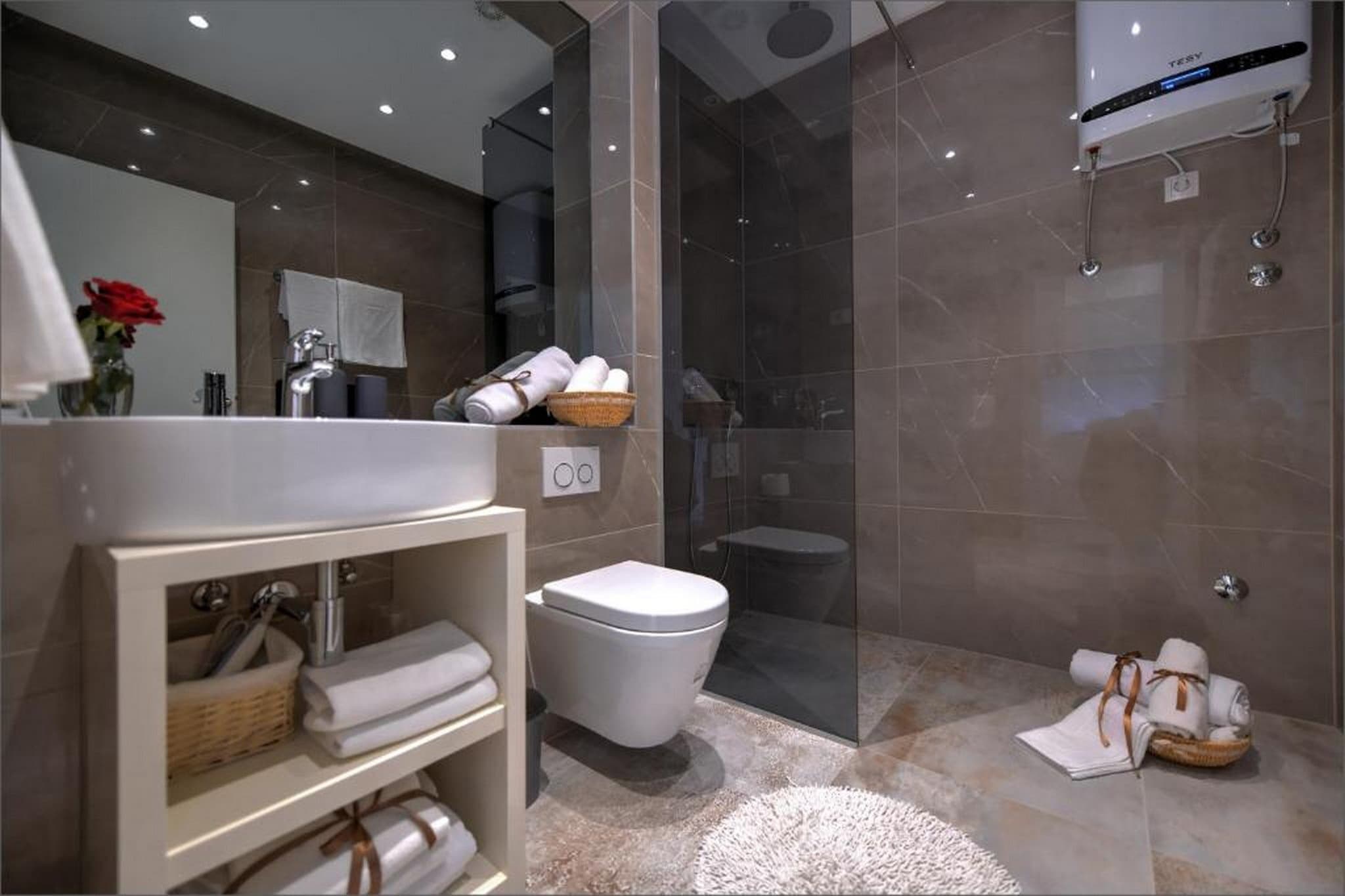 Deluxe Room with King Bed (2)-Badezimmer