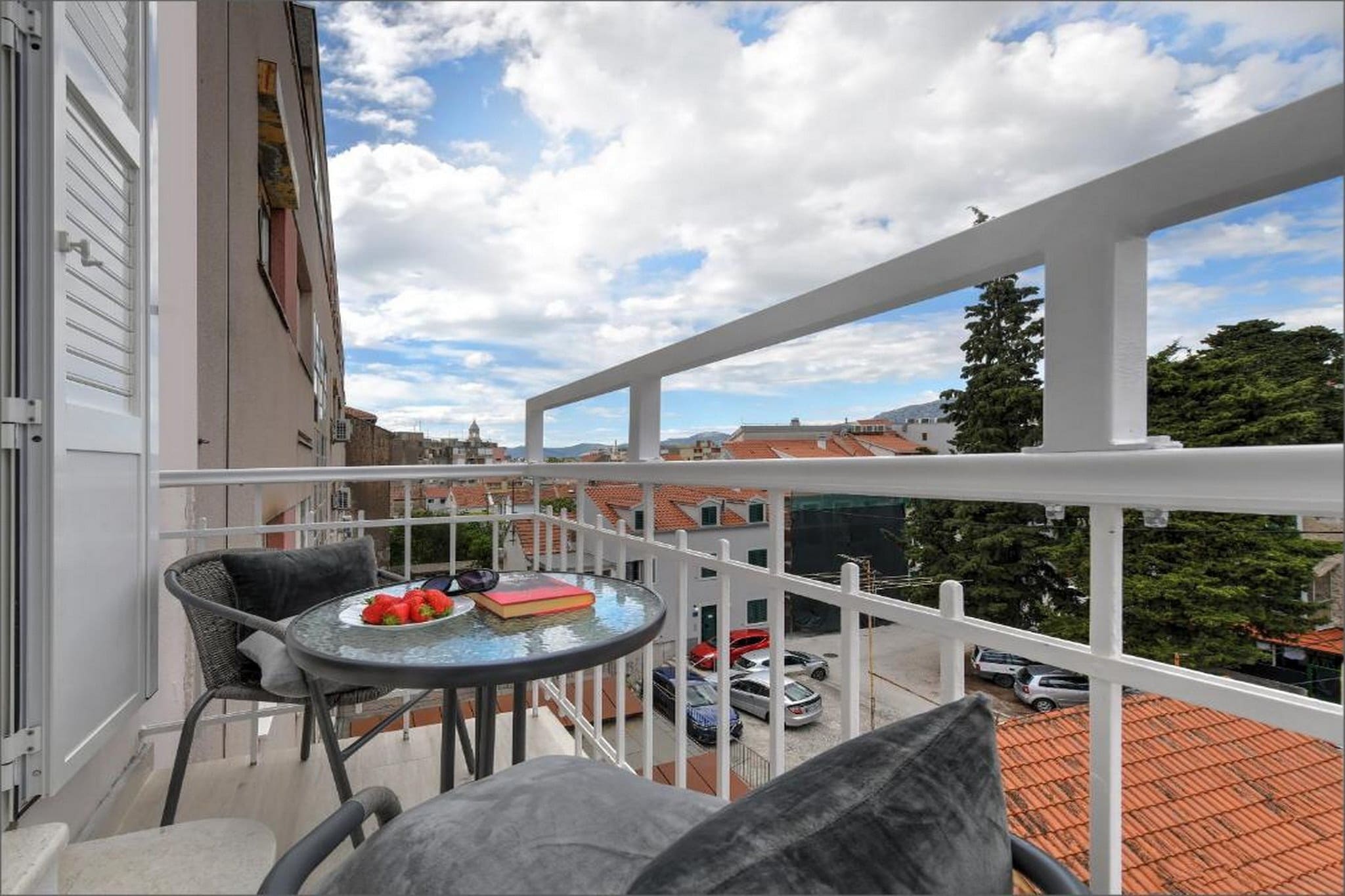 Deluxe Double Room with Double Bed and Balcony (3)-Schlafzimmer