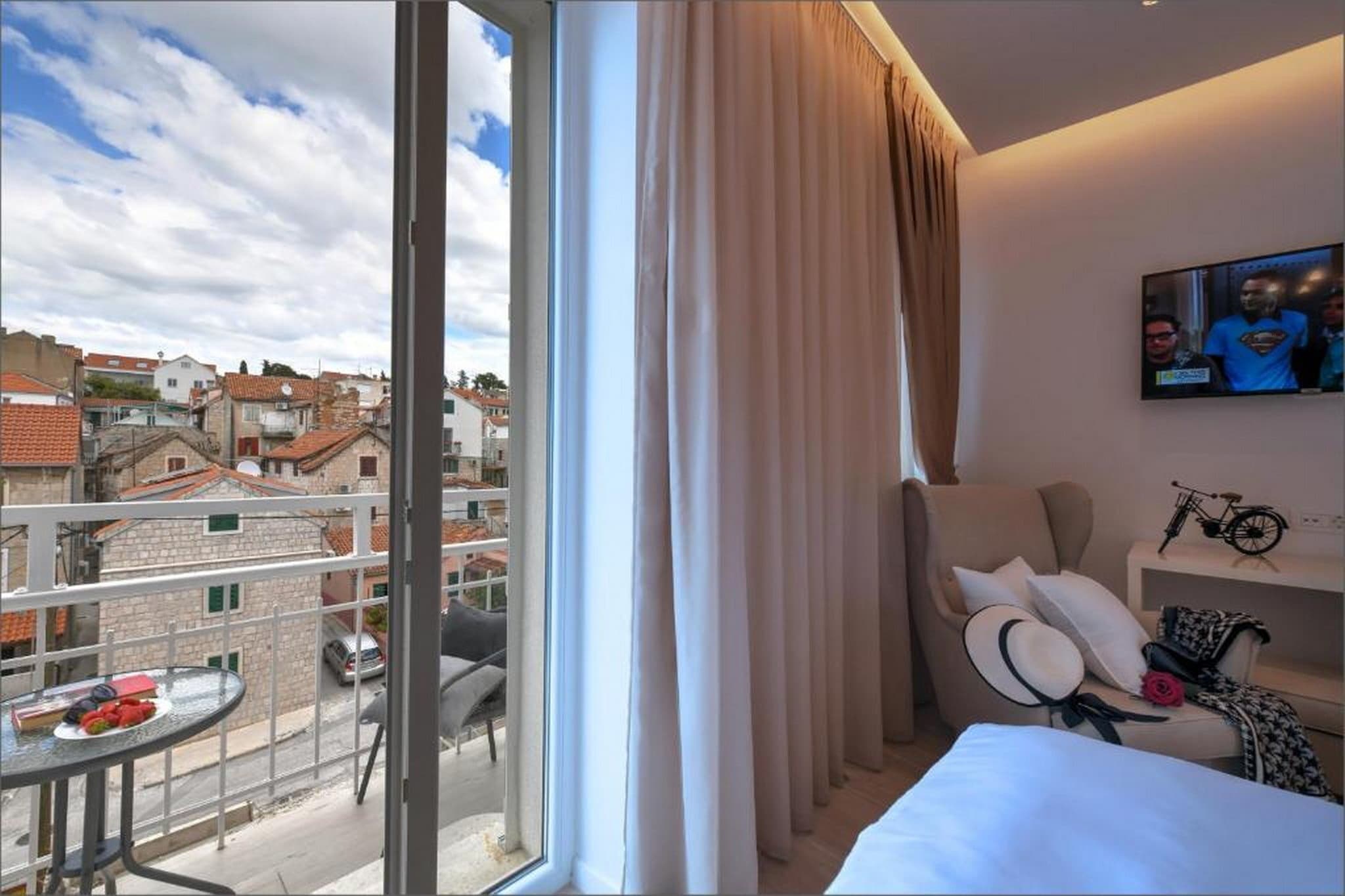 Deluxe Double Room with Double Bed and Balcony (3)-Schlafzimmer