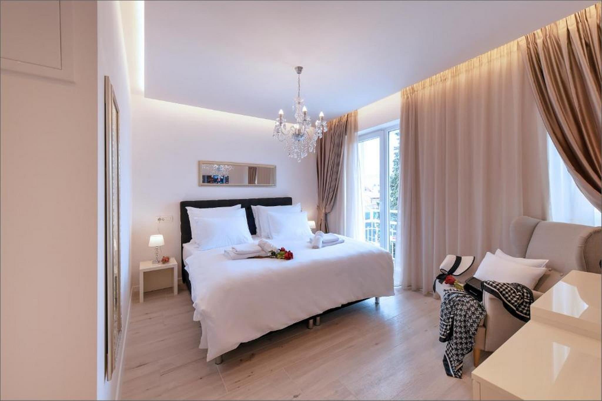 Deluxe Double Room with Double Bed and Balcony (3)-Schlafzimmer