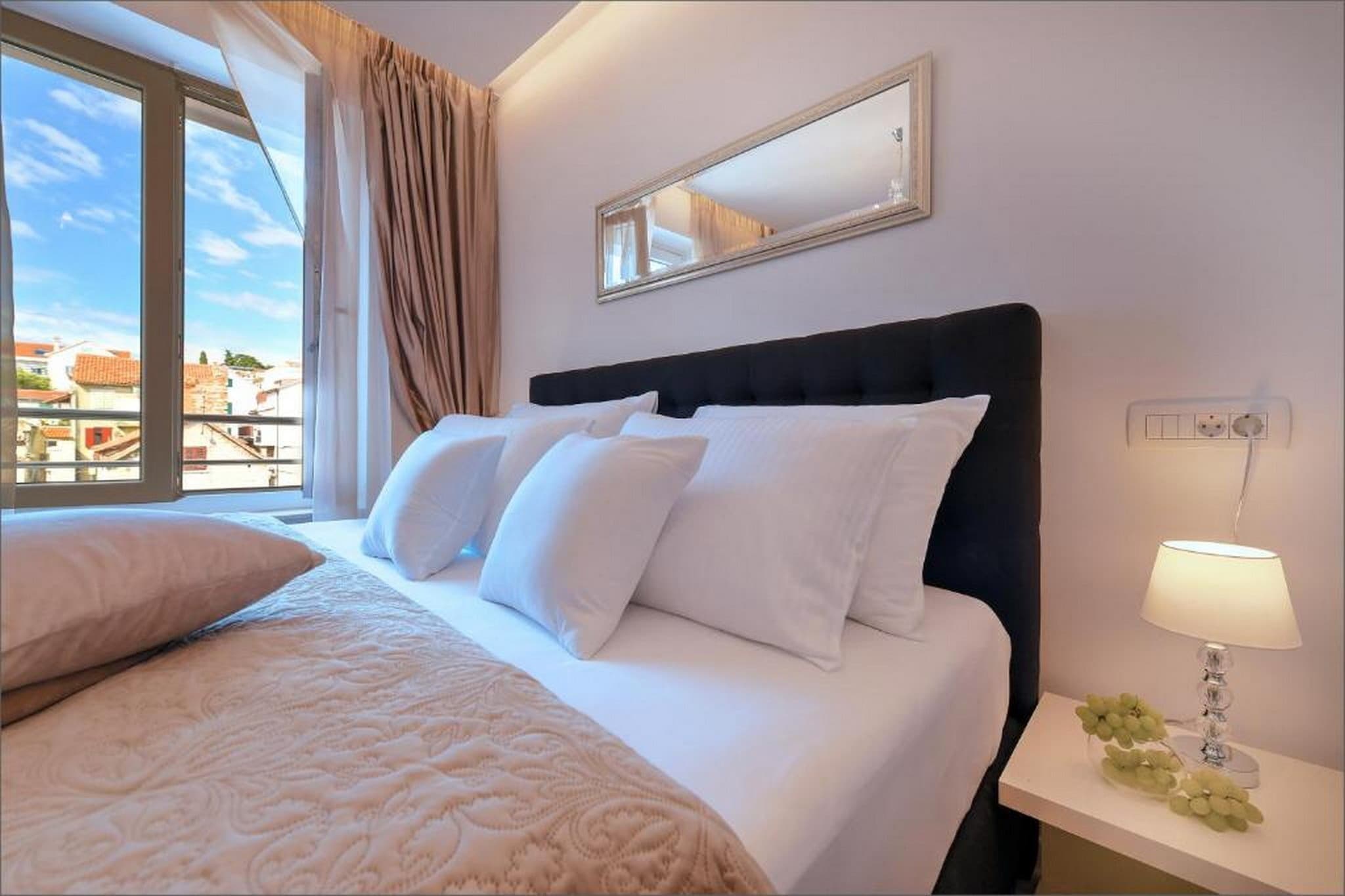 Deluxe Room with King Size Bed (4)-Schlafzimmer