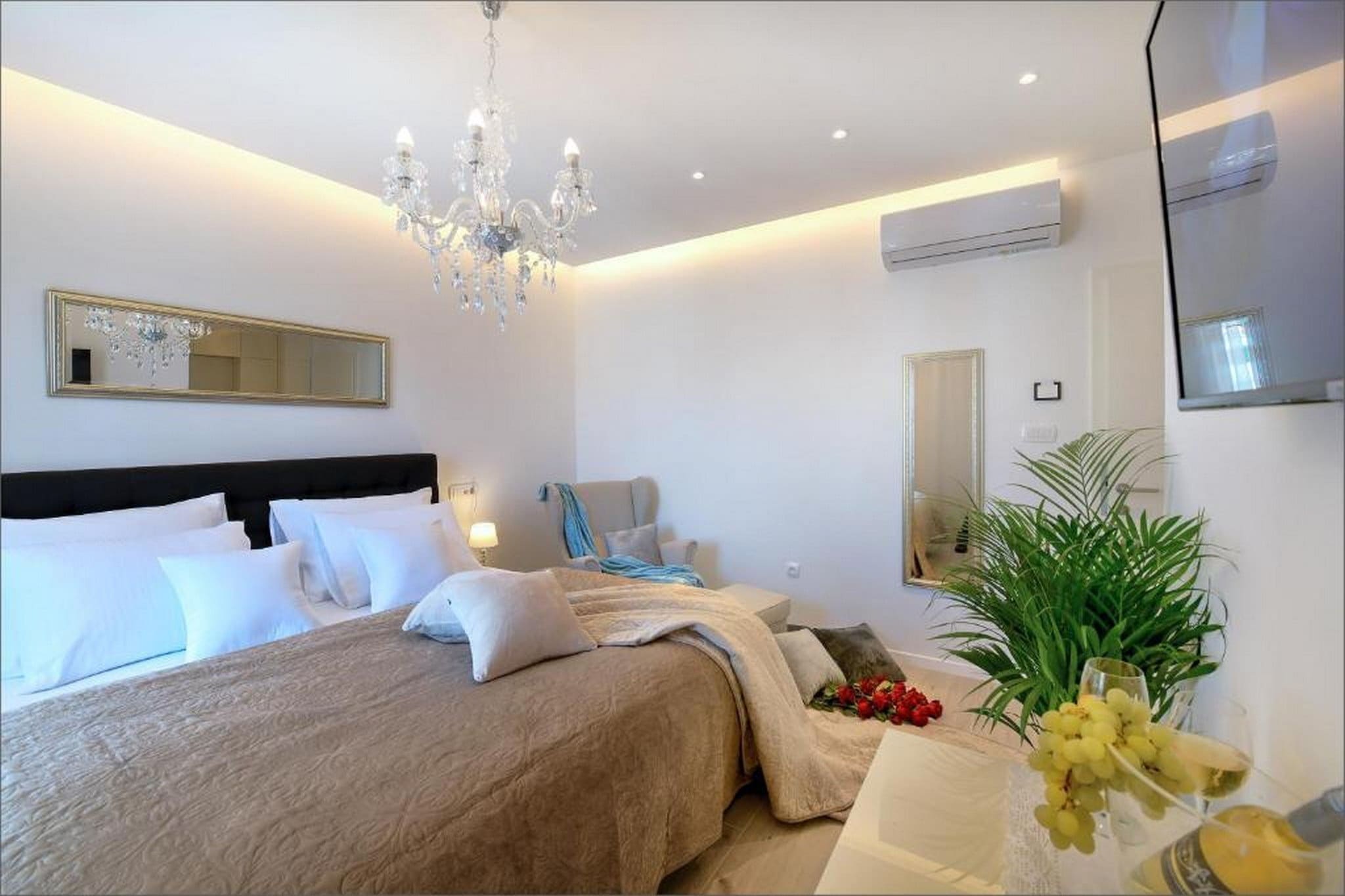 Deluxe Room with King Size Bed (4)-Schlafzimmer