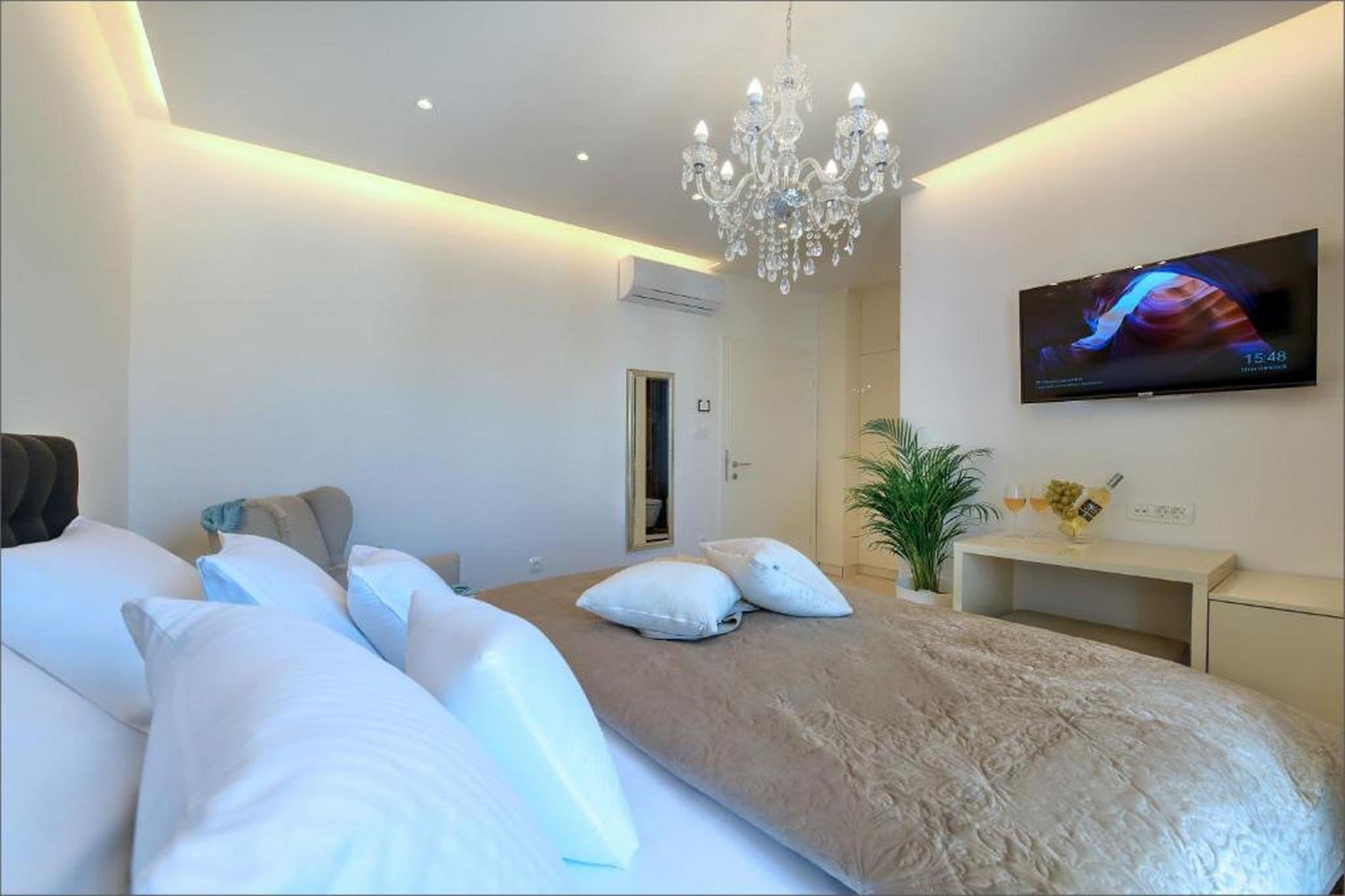 Deluxe Room with King Size Bed (4)-Schlafzimmer