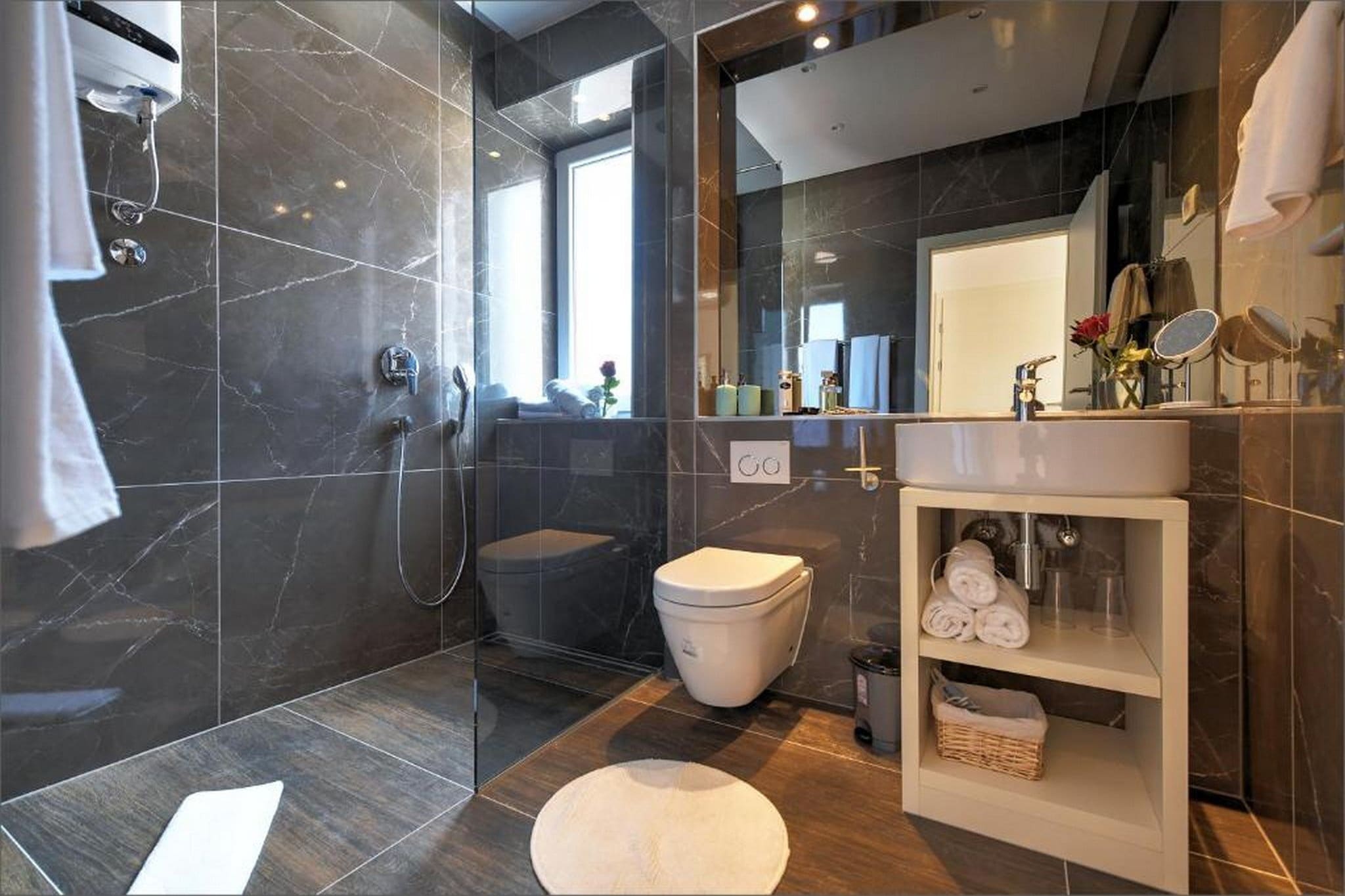 Deluxe Room with King Size Bed (4)-Badezimmer