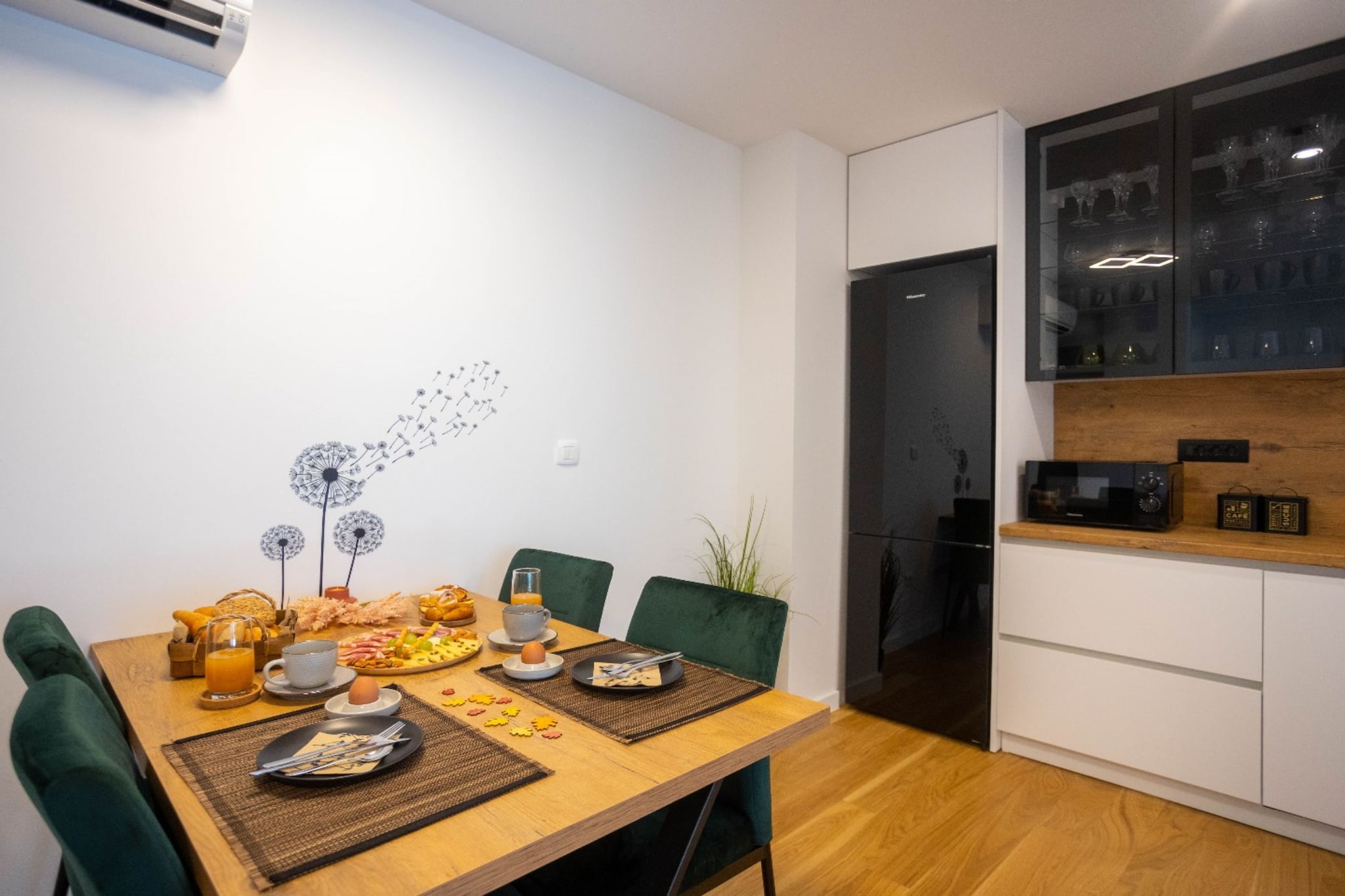 Apartment Jugo - Two Bedroom Apartment with Terrace and Sea View-Eetkamer