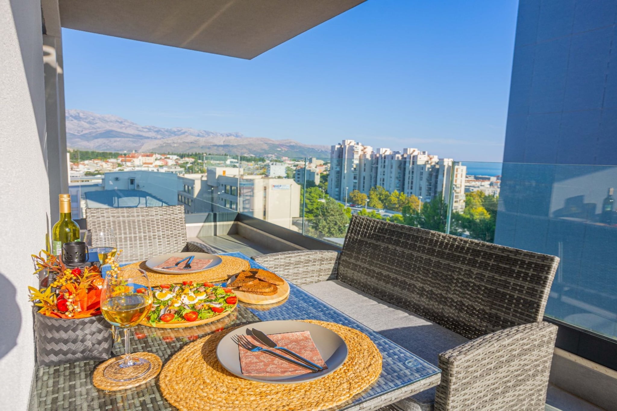 Apartment Jugo - Two Bedroom Apartment with Terrace and Sea View-Eetkamer