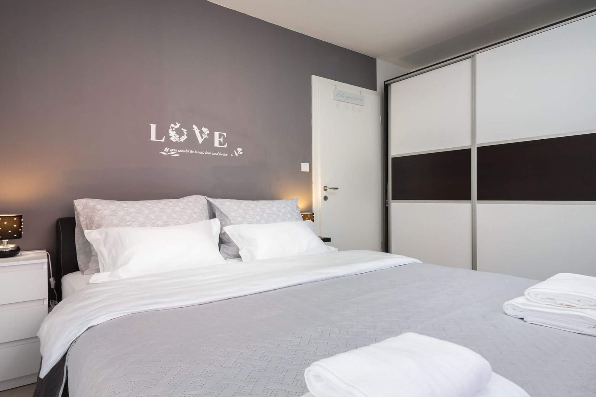 Apartment Lana - Premium Two-Bedroom Apartment with Terrace and Sea View (A2)-Schlafzimmer