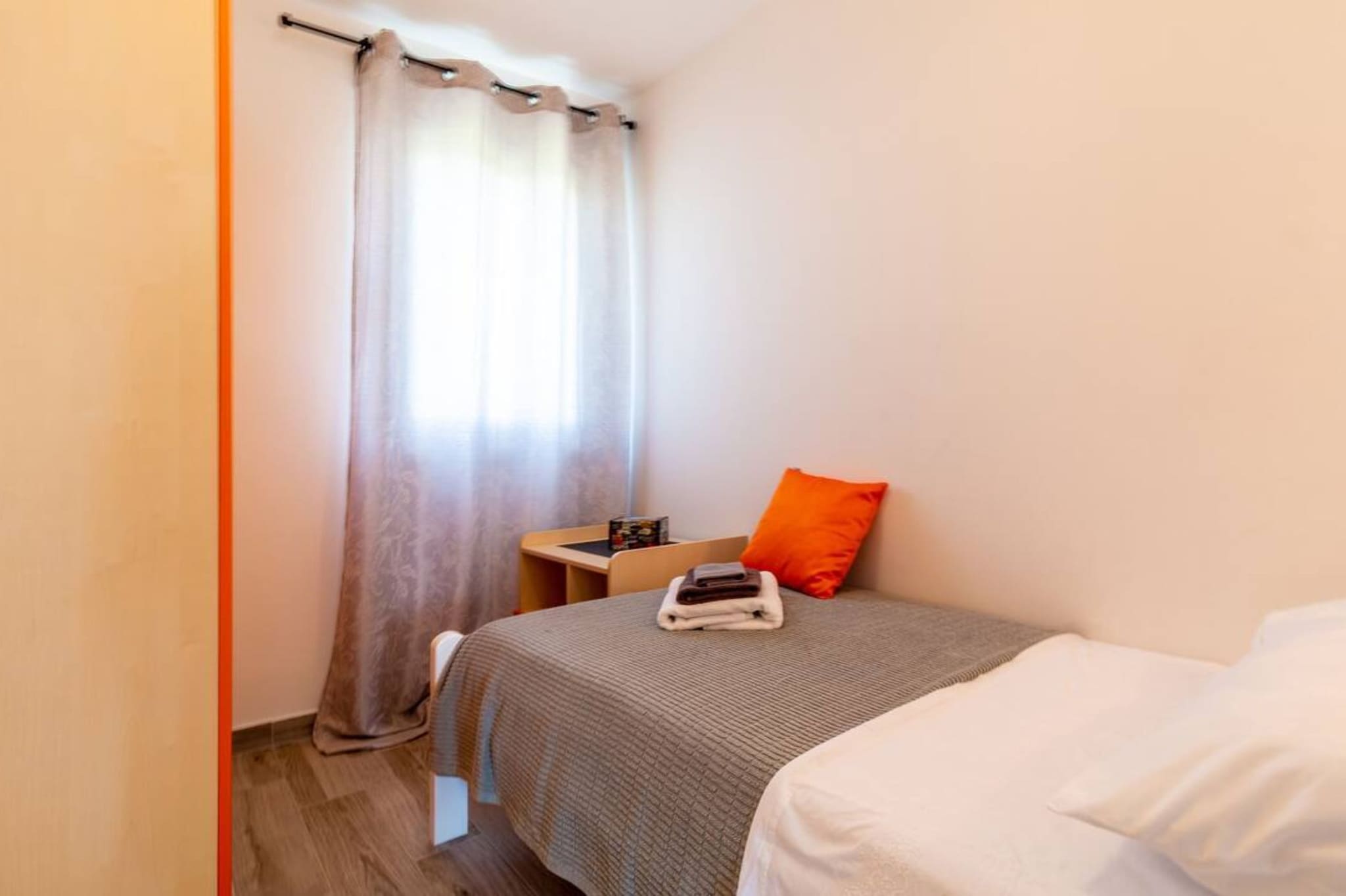Holiday Home Sunny Side - Six Bedroom Holiday Home-Schlafzimmer