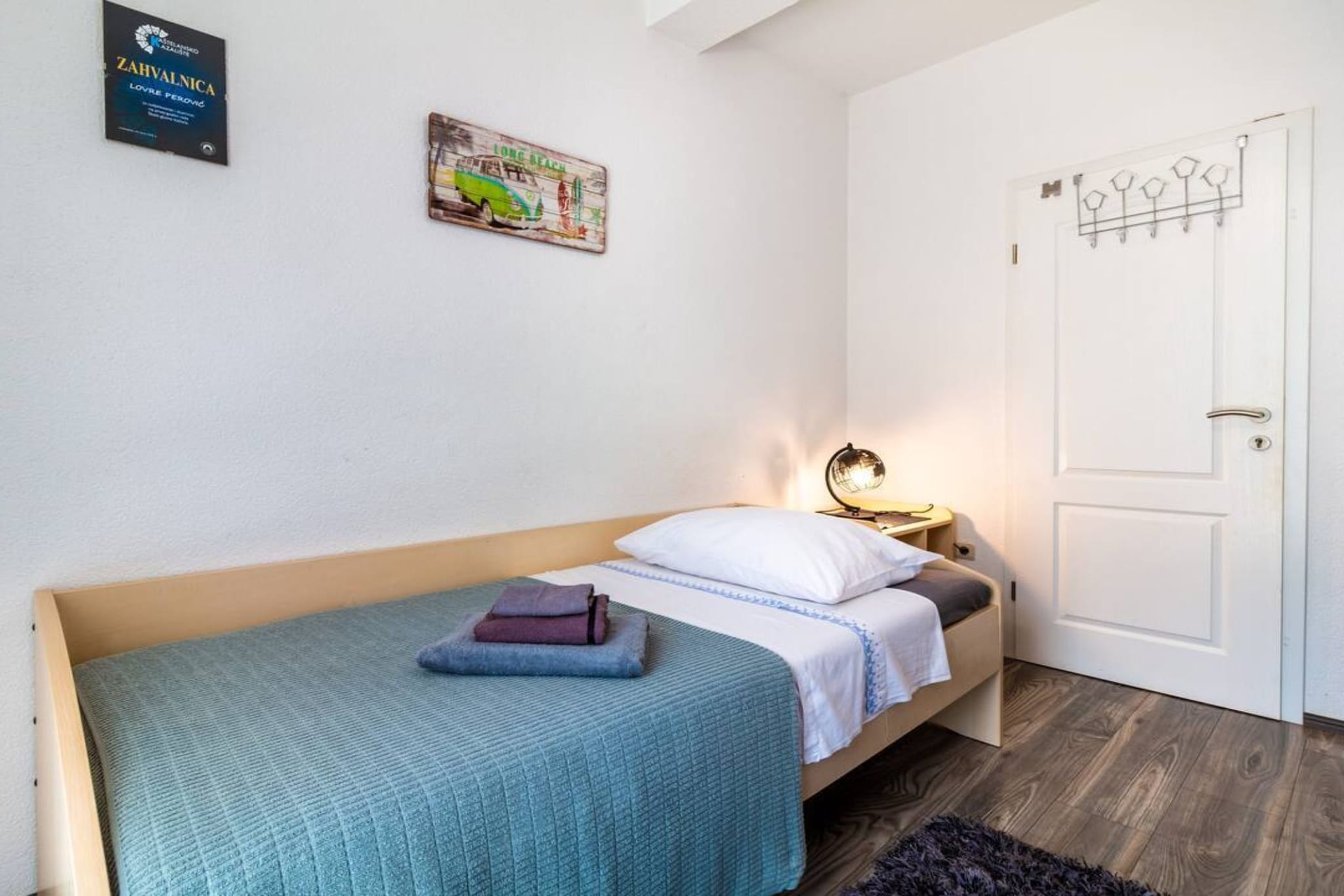 Holiday Home Sunny Side - Six Bedroom Holiday Home-Schlafzimmer