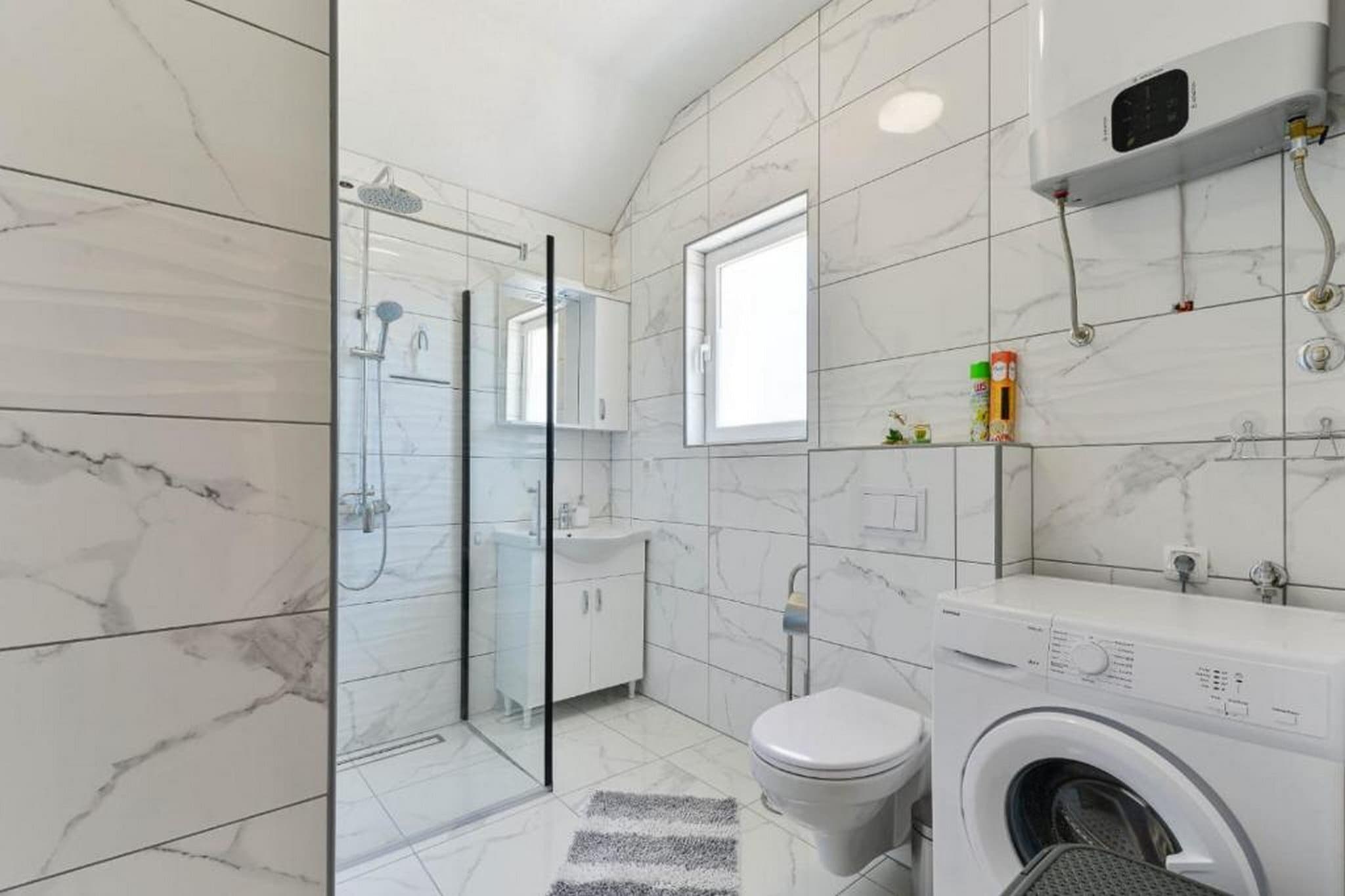 Pool apartment Leonardo - Three Bedroom apartment with Terrace and Swimming pool-Bathroom